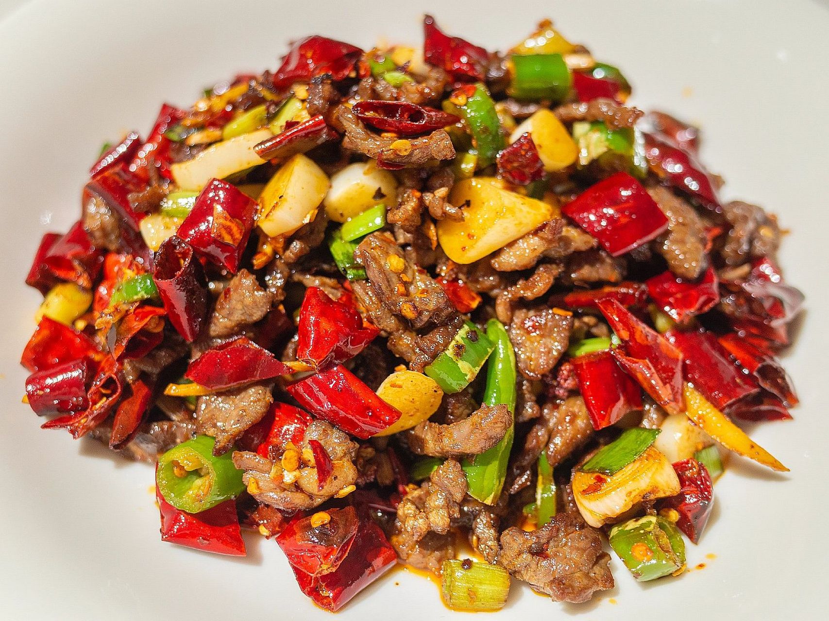 干煸牛肉;硬菜但快手,干香 麻辣,佐酒 我妈妈给我拿的牛肉,有丝有片