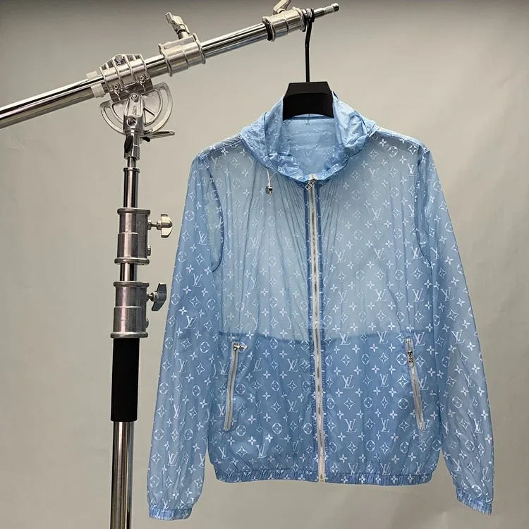 今日分享:lv 潮流logo休闲防晒衣 定制梭织面料 舒适透气,速干面料