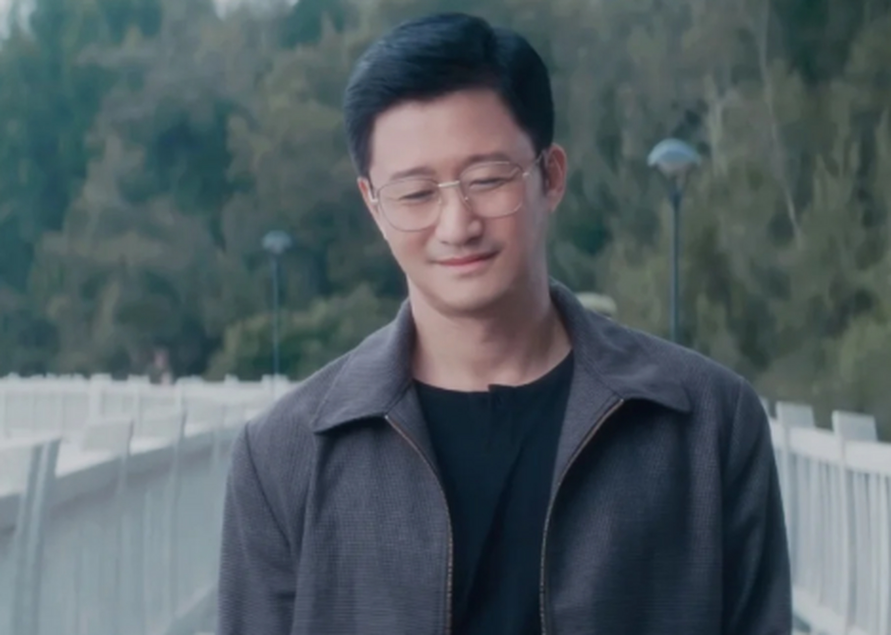 真的很爱吴京戴眼镜的造型