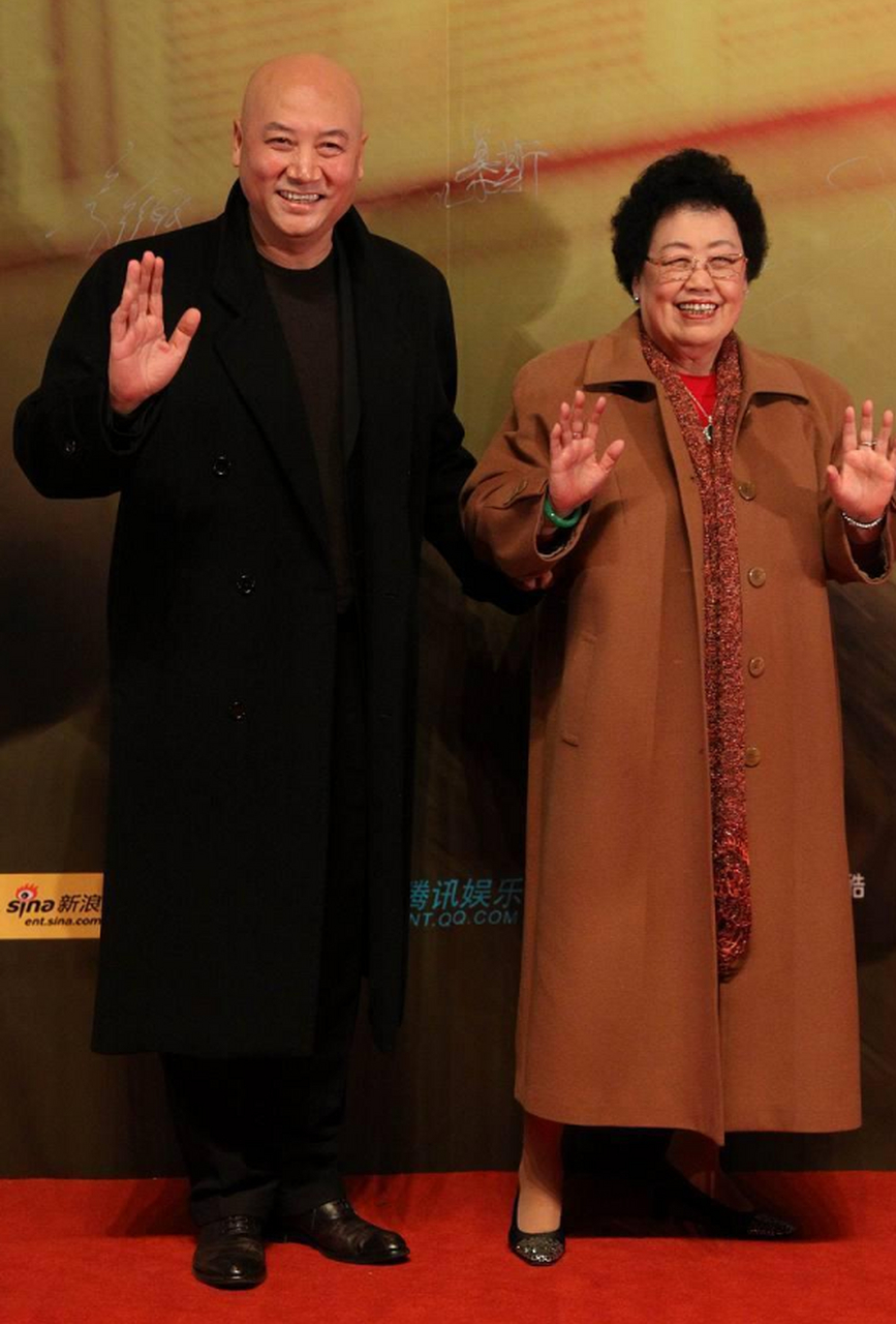 有一天,迟重瑞试探妻子,"你愿意要一个孩子吗?