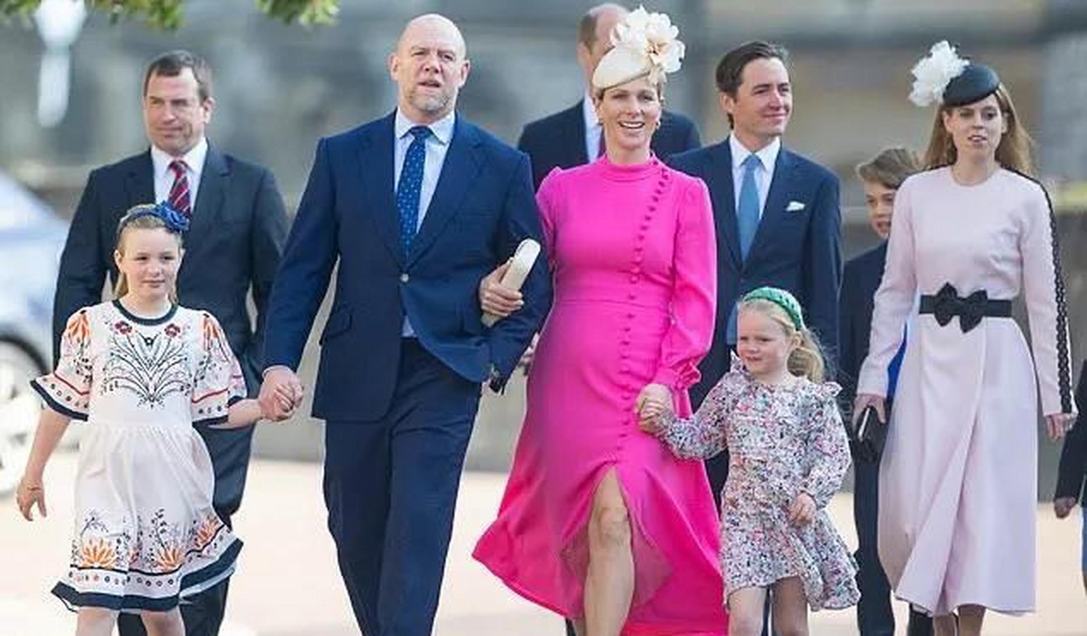 安妮公主的女儿扎拉·廷德尔 (zara tindall) 与丈夫和女儿们一起参加
