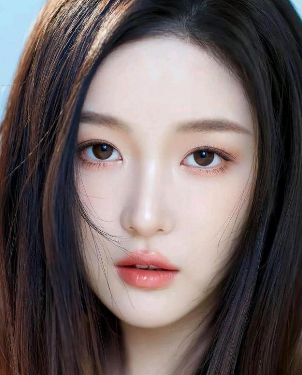 柳叶眉,杏核眼,樱桃小口一点点,东方古典美女标准