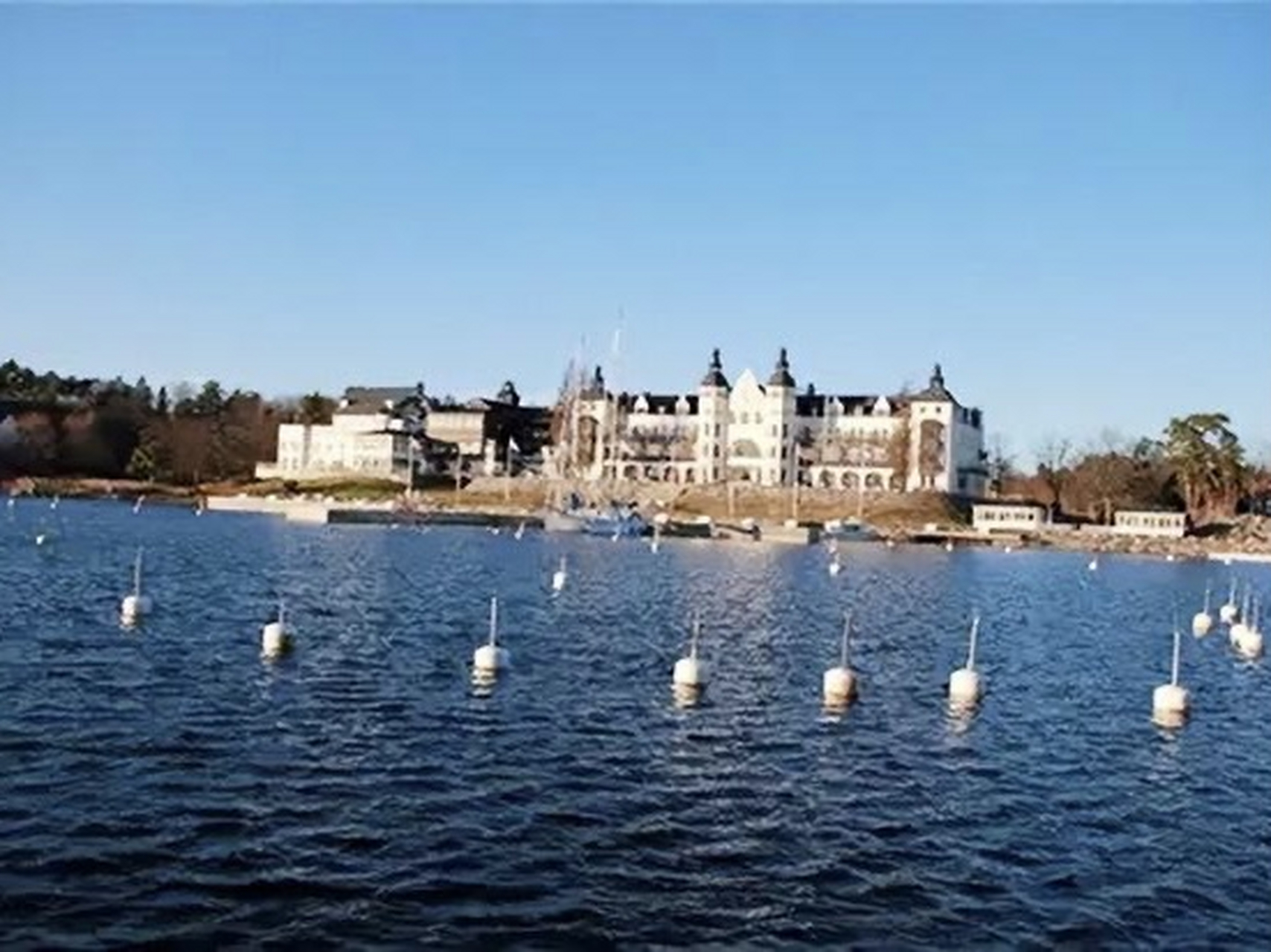 1904年,46岁康有为花费150万买下了瑞典的一座岛,还在上面修建了"北海