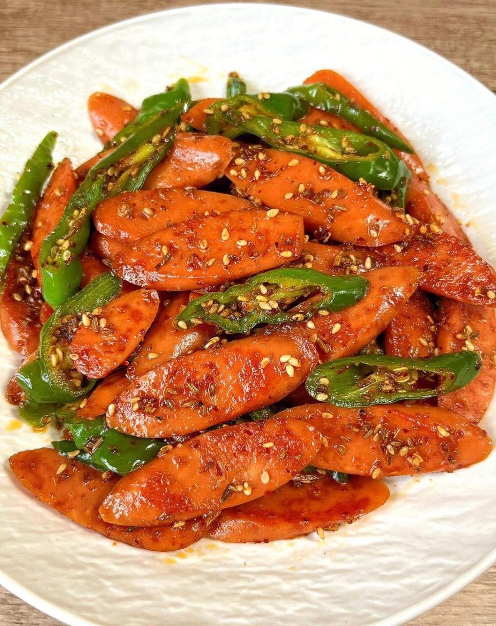 破房了,家人们一定要试试这道孜然青椒火腿[鸡蛋] 火腿肠这样做真的是