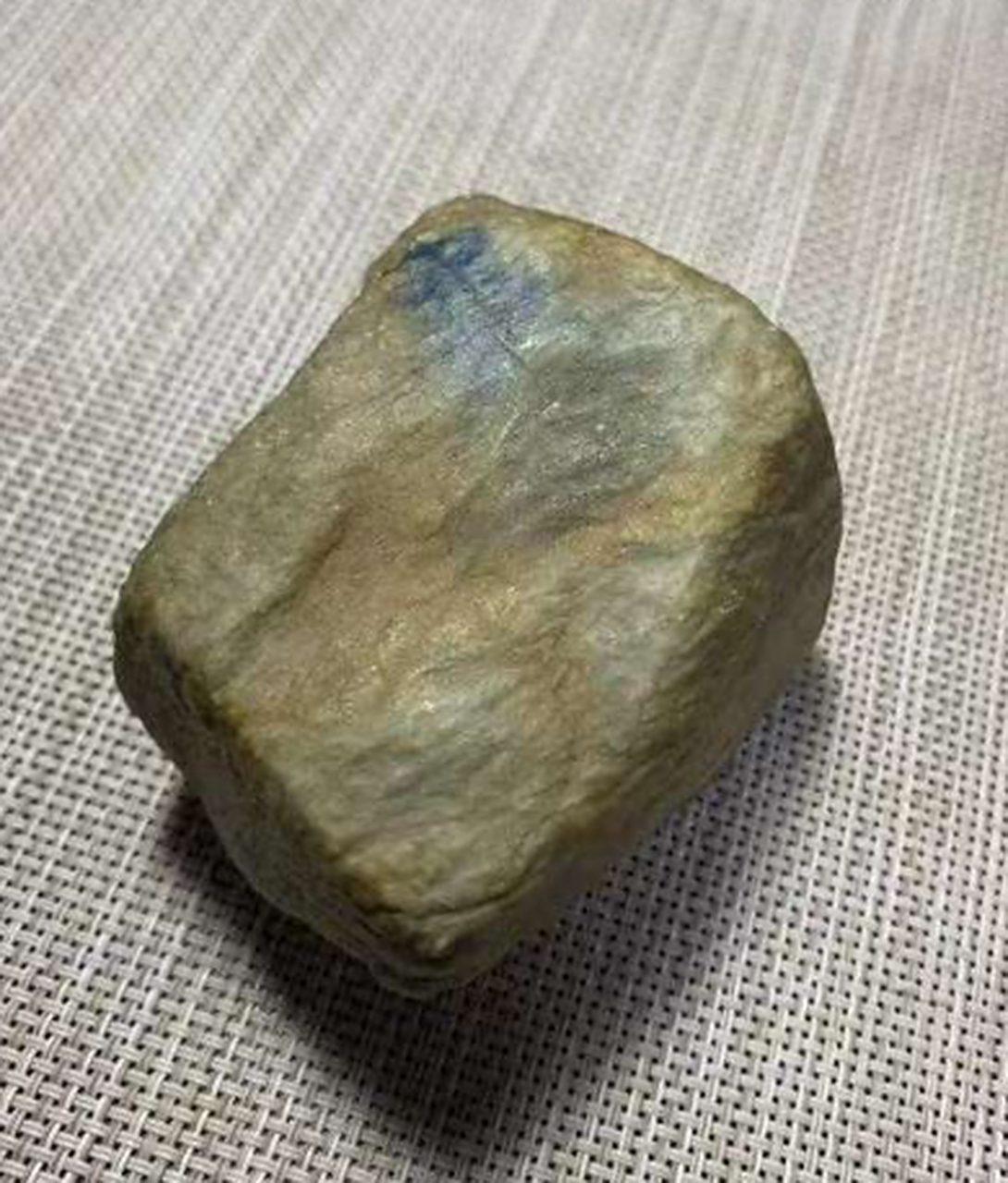 点击头像看直播##翡翠原石#木那正厂包浆皮飘花精品戒面料,皮壳老