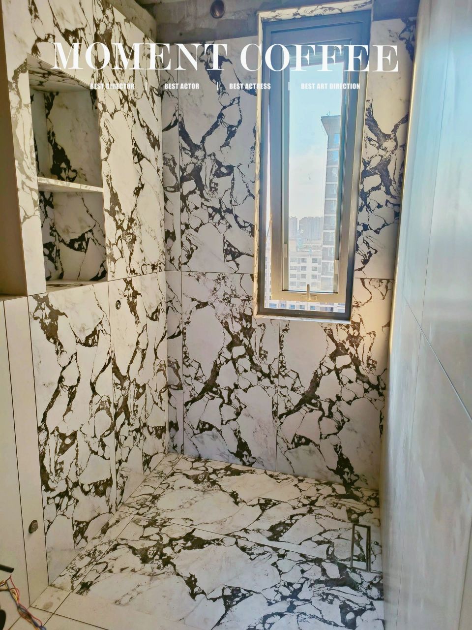 我们家的满分卫生间终于装修好了,选用宝格丽瓷砖上墙,大家都夸奢华