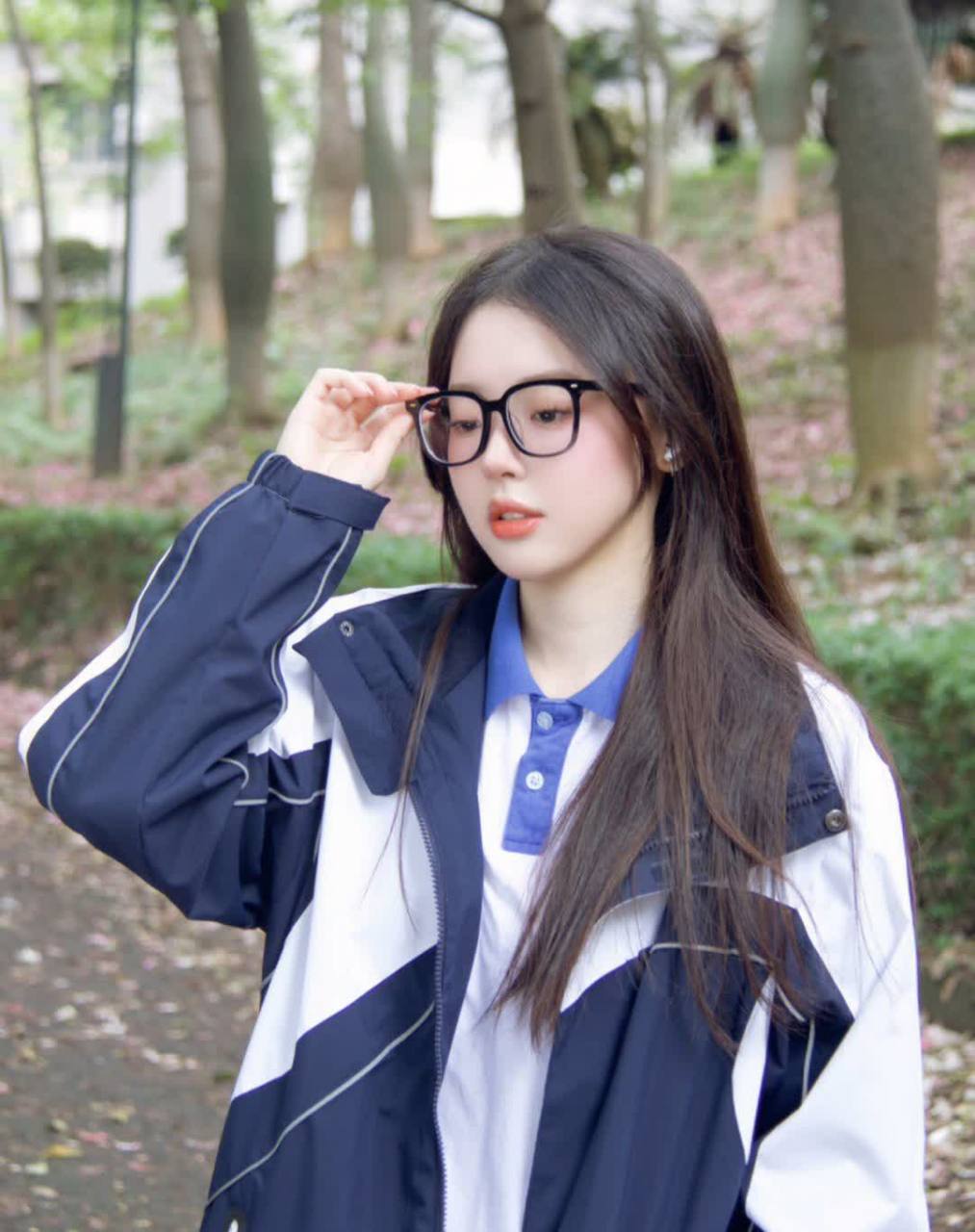 青春视野#以前觉得校服丑,现在觉得校服很美. 难道是我的审美有问 ??