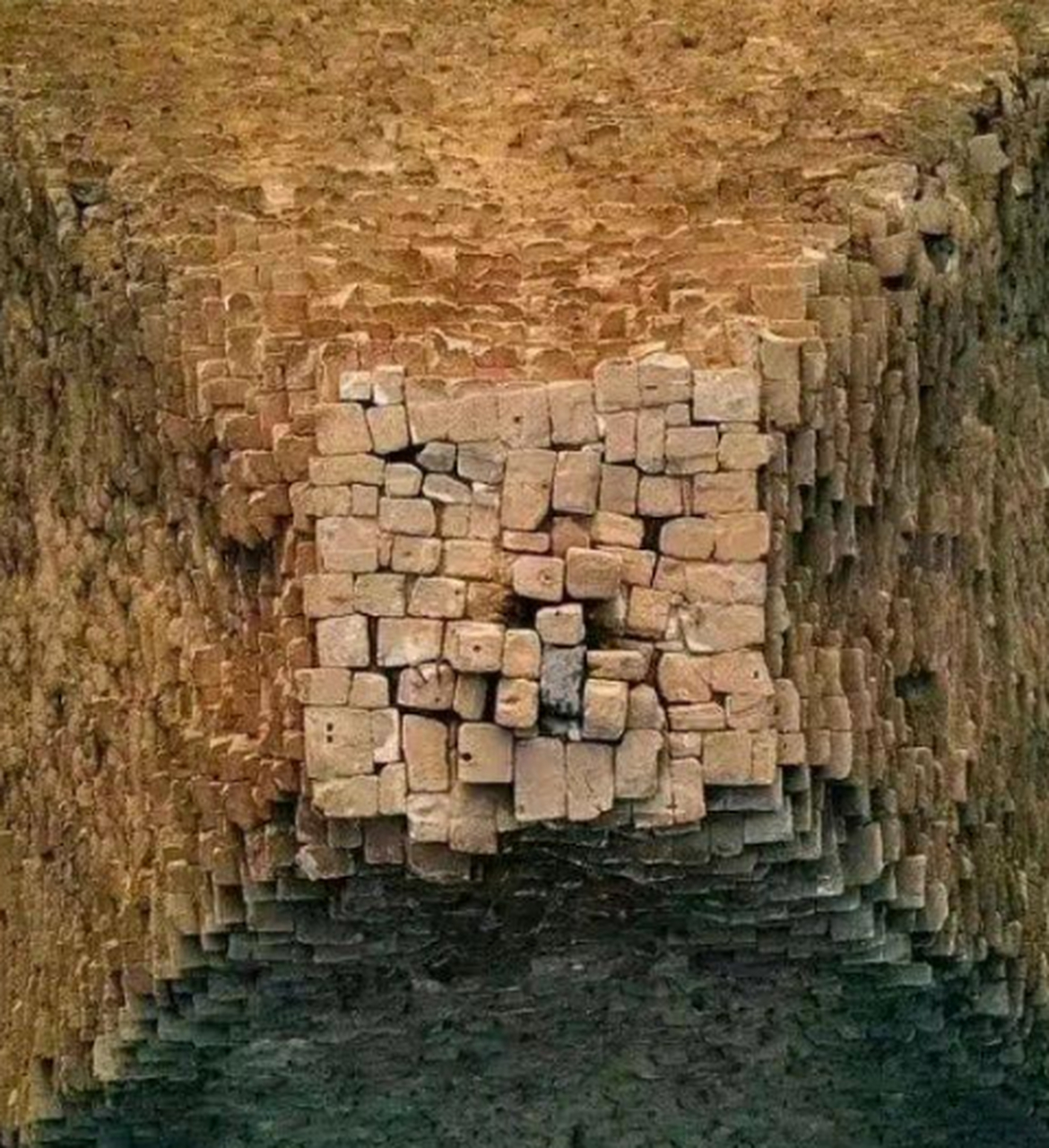 原来金字塔塔尖上,并没有想象中那么尖!