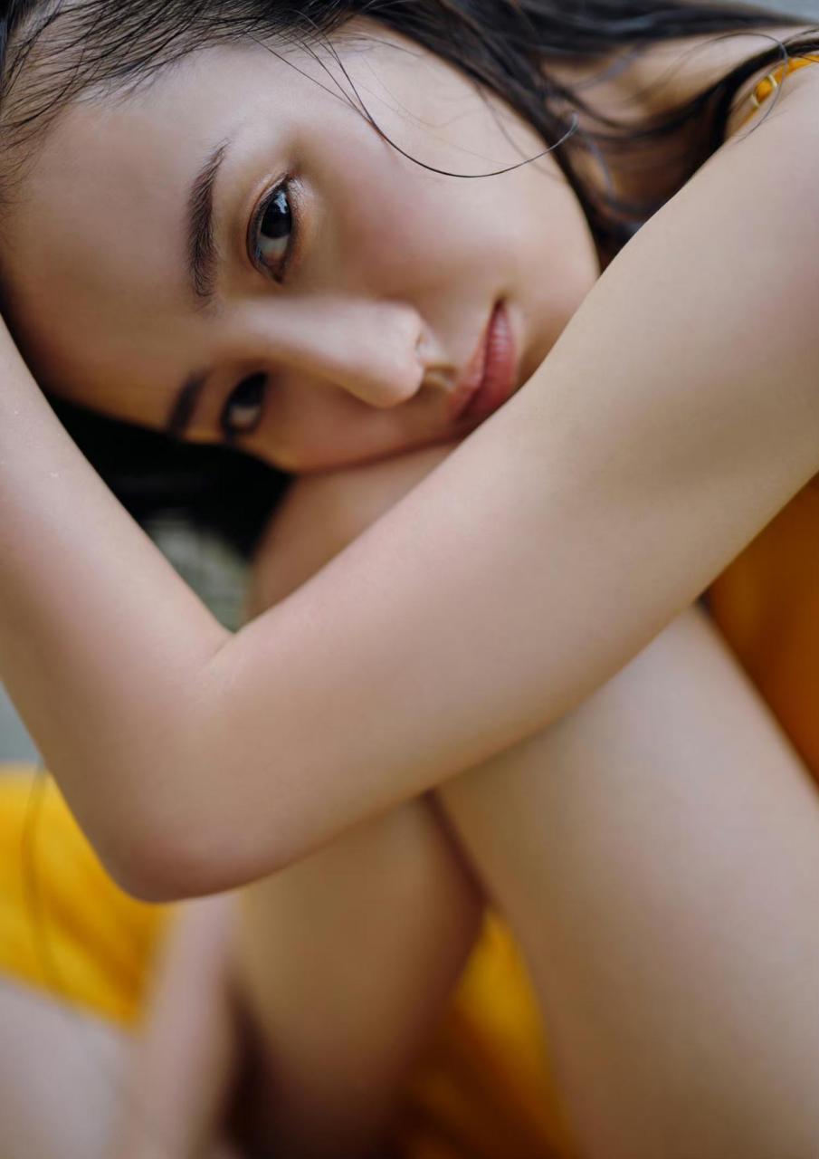 高田里穂,雨中嬉戏,身材爆炸