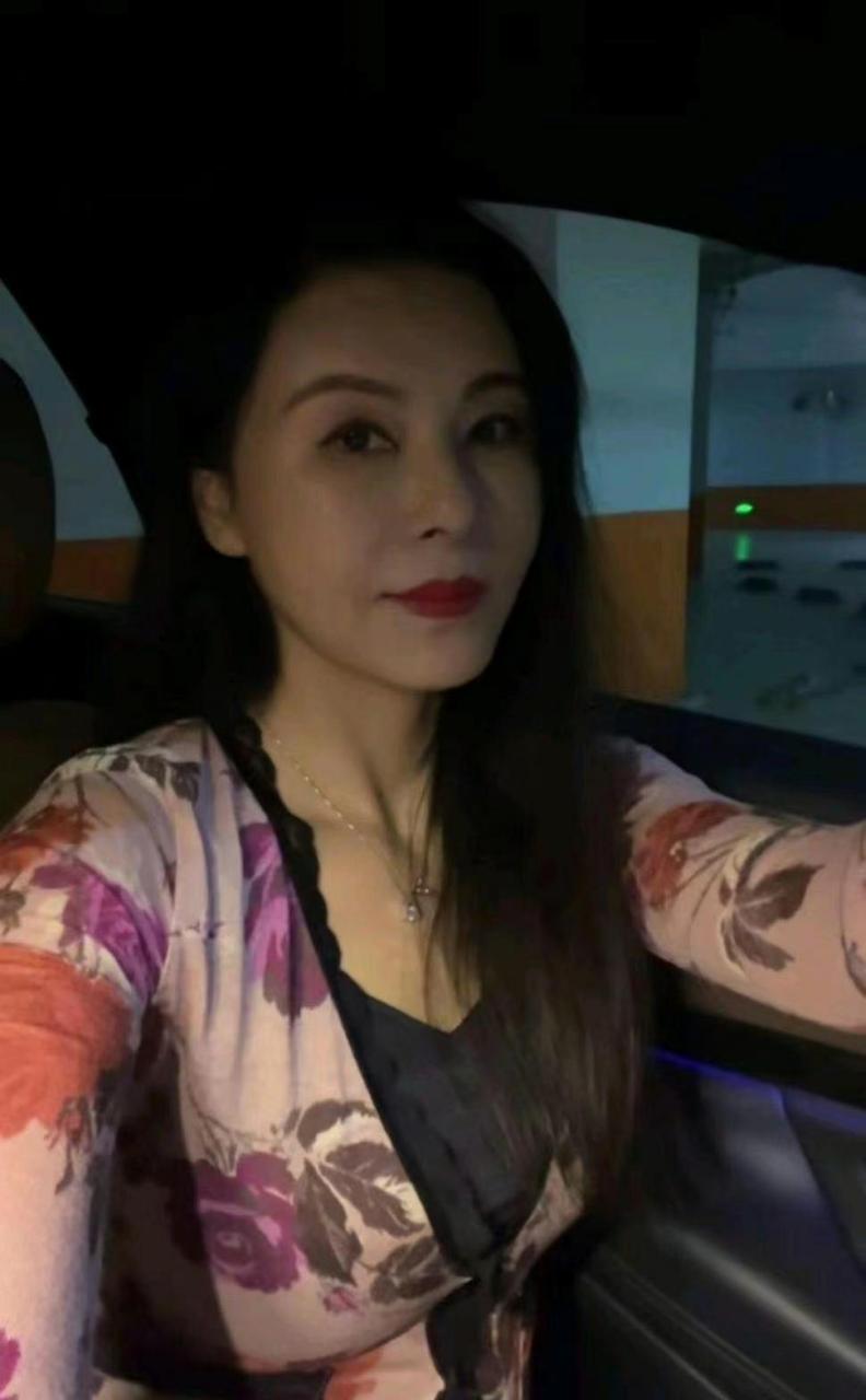 这是我后妈,看着年轻吧?