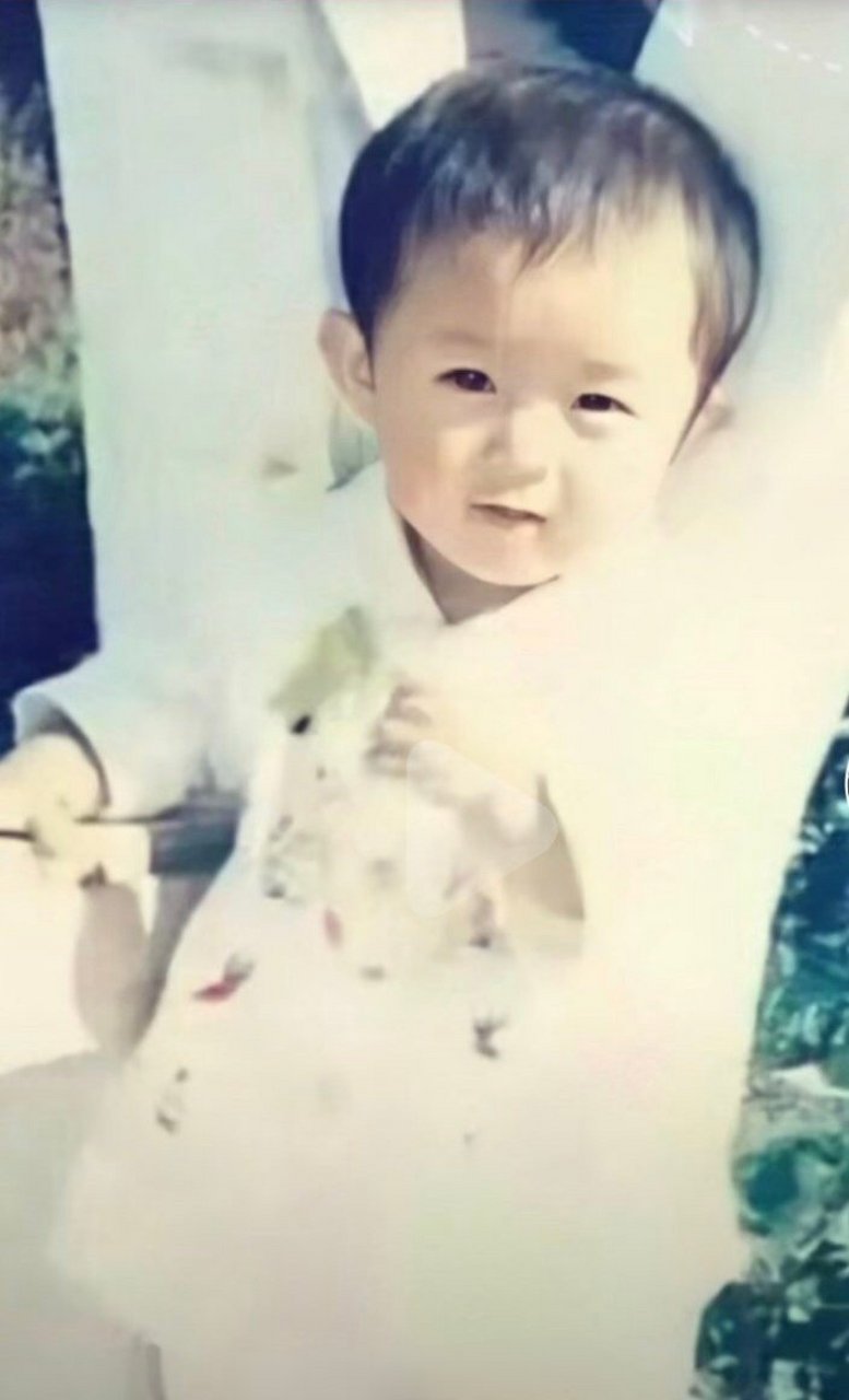 赵丽颖童年照,好可爱[温暖]