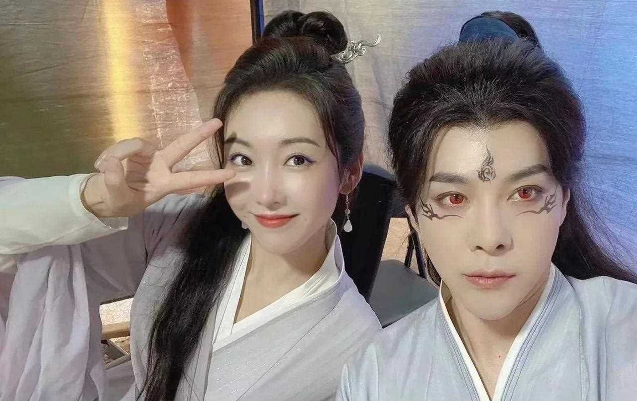 徐海乔晒出和赵丽颖宣璐的合影,丽颖的脸好小啊!