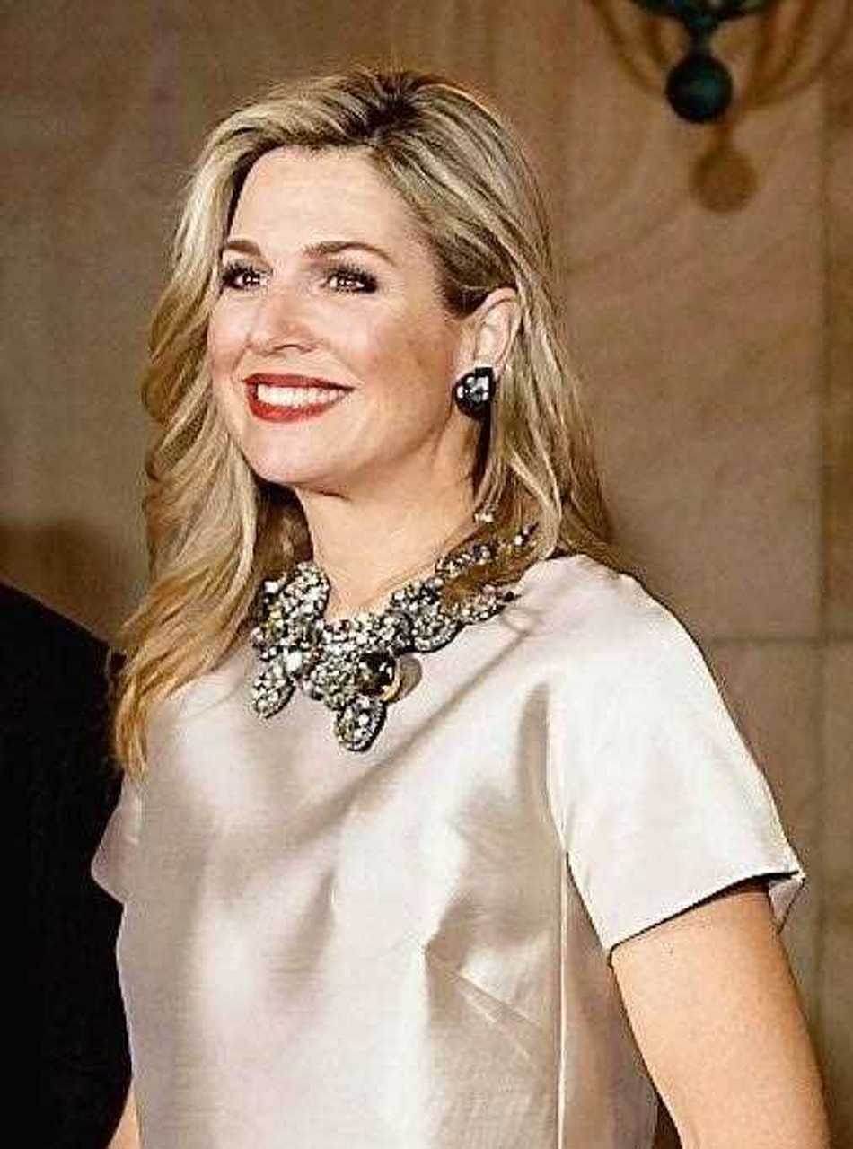 在欧洲王室,荷兰王后马克西玛虽然不是最美,但是着装品位胜在气质温柔