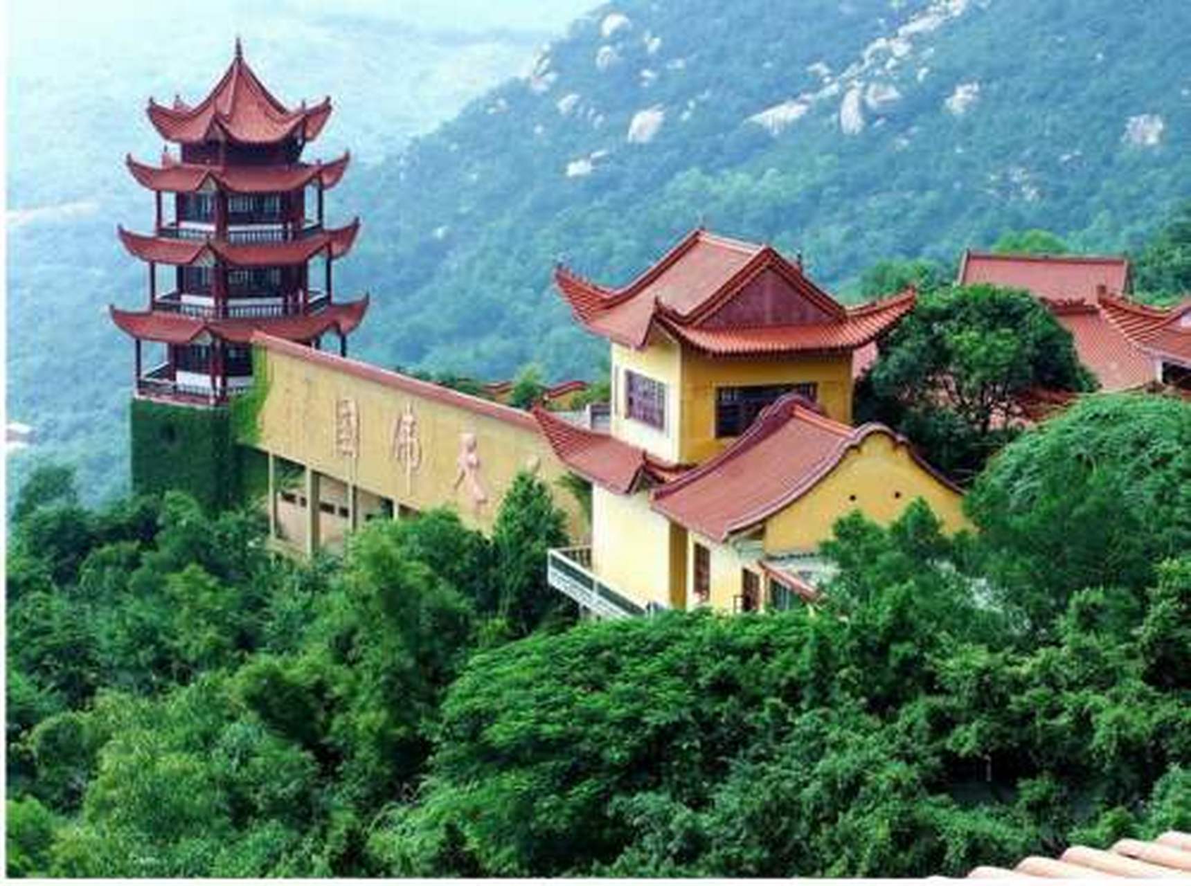 游记# 瑞竹岩:瑞竹岩依山傍水,周边的交通非常的便利,如今在漳州廖哪