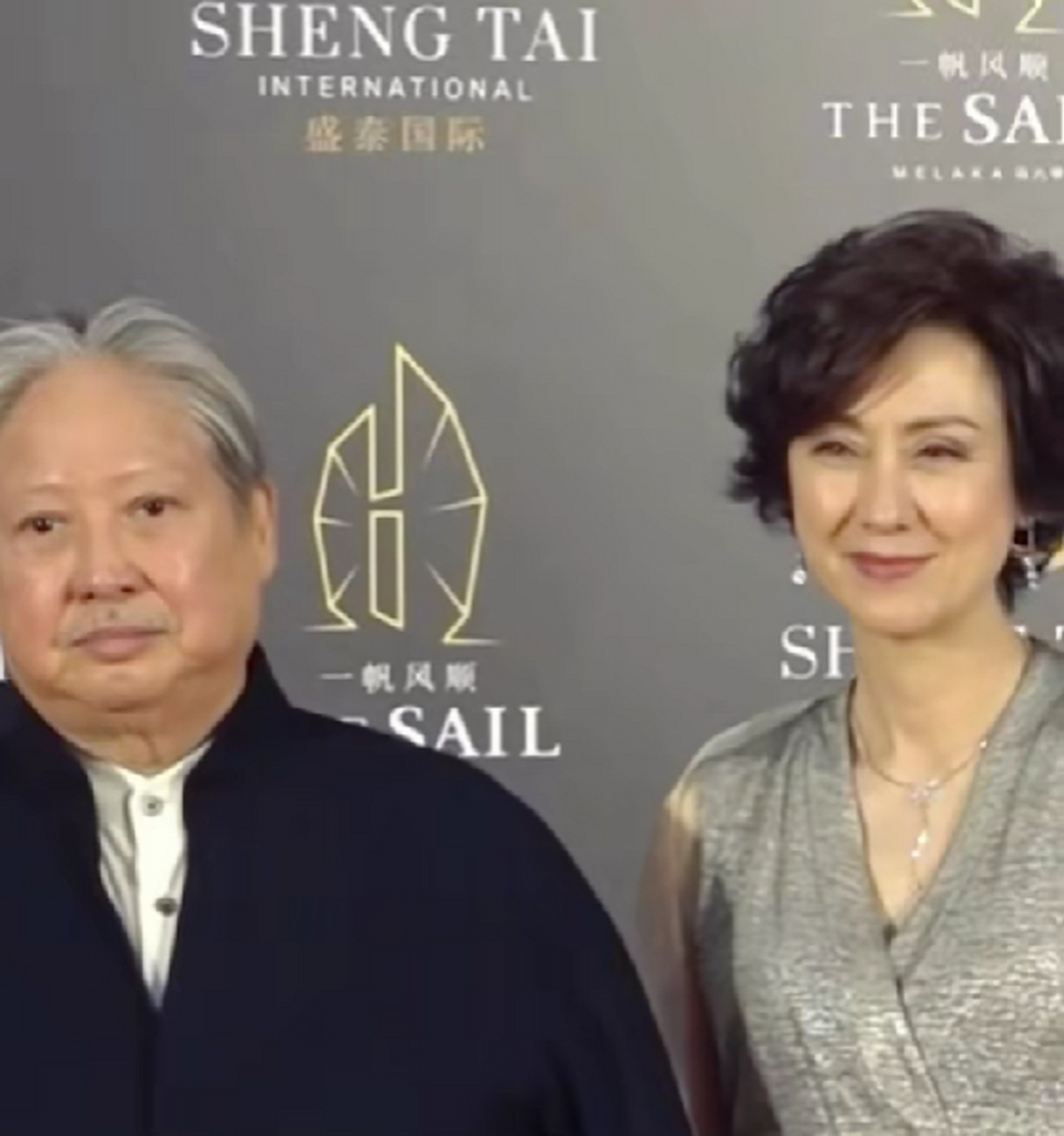 73岁# 洪金宝 携妻子高丽虹亮相活动,俩人携手走过28年婚姻,从师徒到