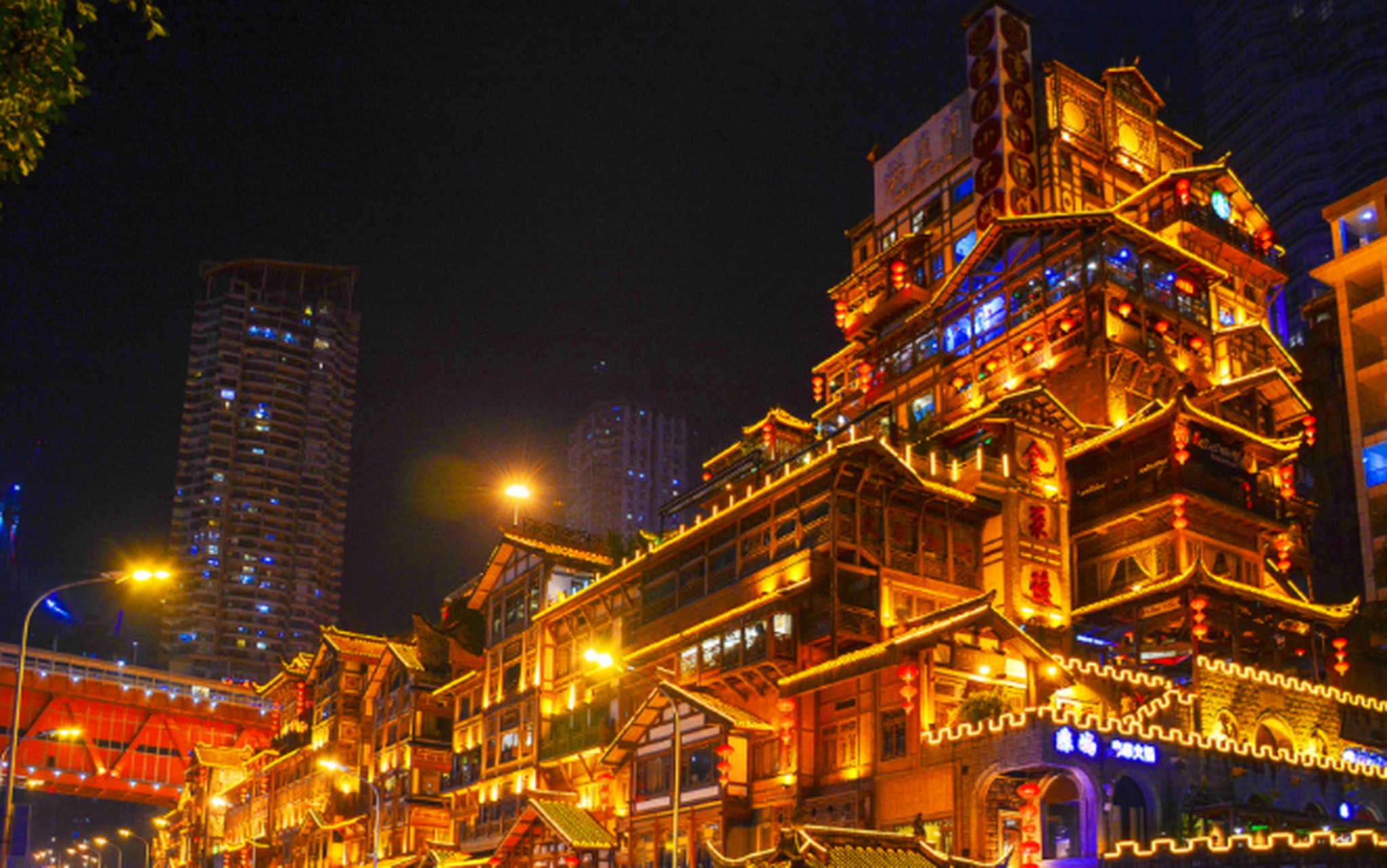 外地游客如果到重庆旅游,他们心中必打卡的景点肯定少不了被抖音带火