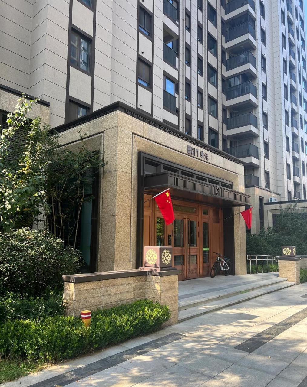 今天来万科翡翠书院进行一个精装修改造,万科对于淄博来讲,这里的精