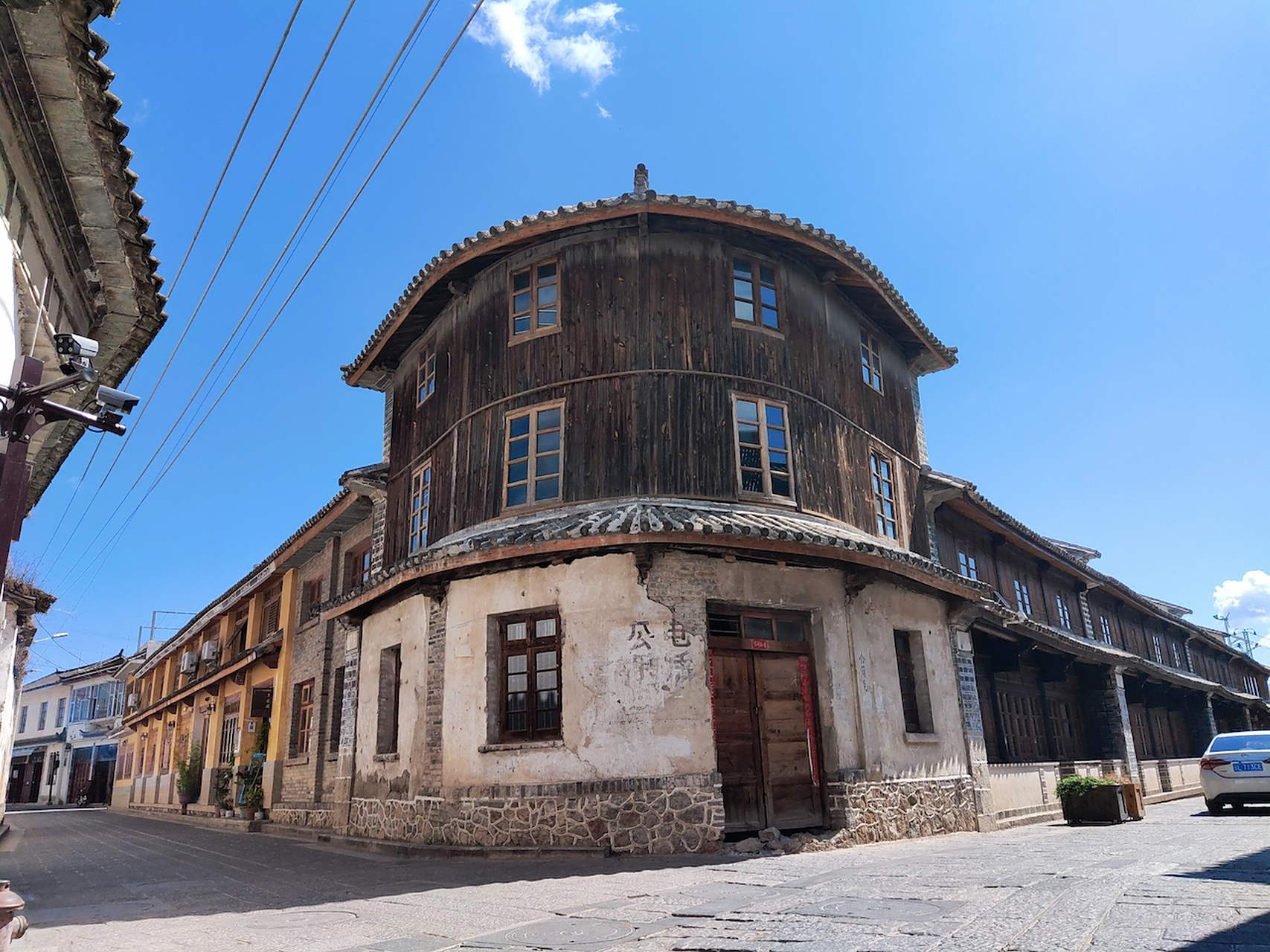 云南,大理,喜洲古镇的地标性历史建筑——转角楼.