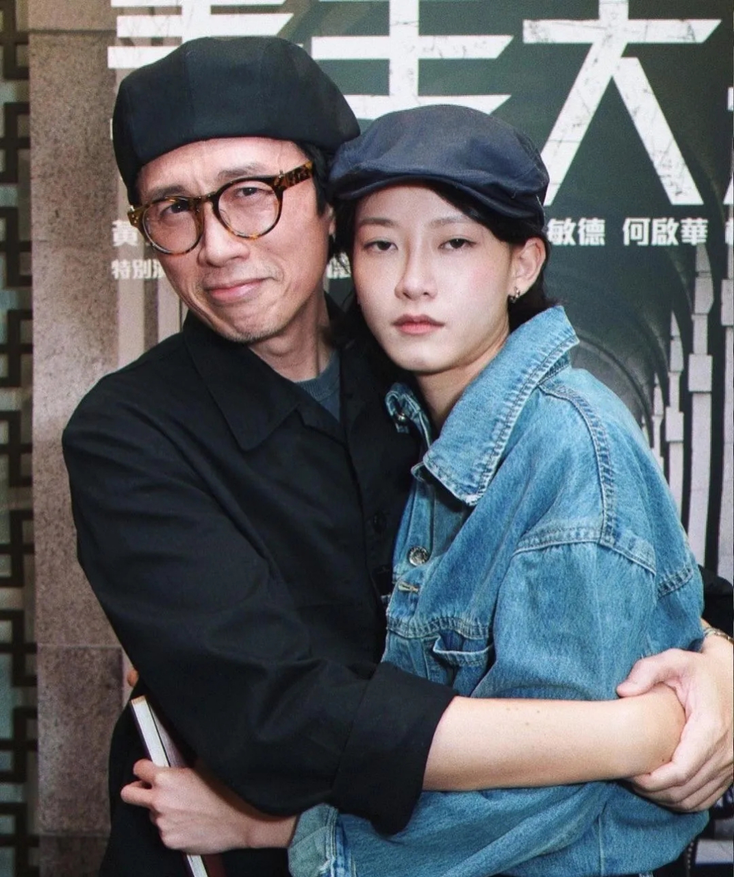 有媒体曝出了黄子华的近况,并晒出了一组照片.