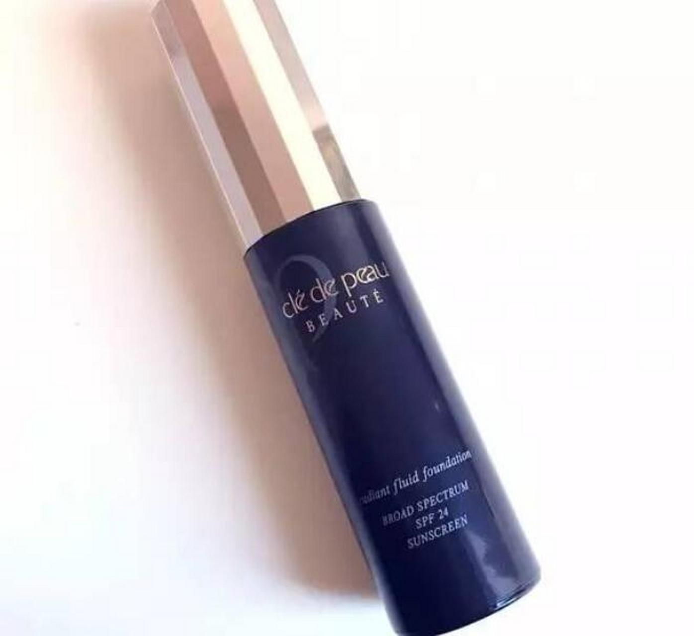 cpb钻光粉底液 这款属于网红粉底,号称越夜越美丽的油皮亲妈!