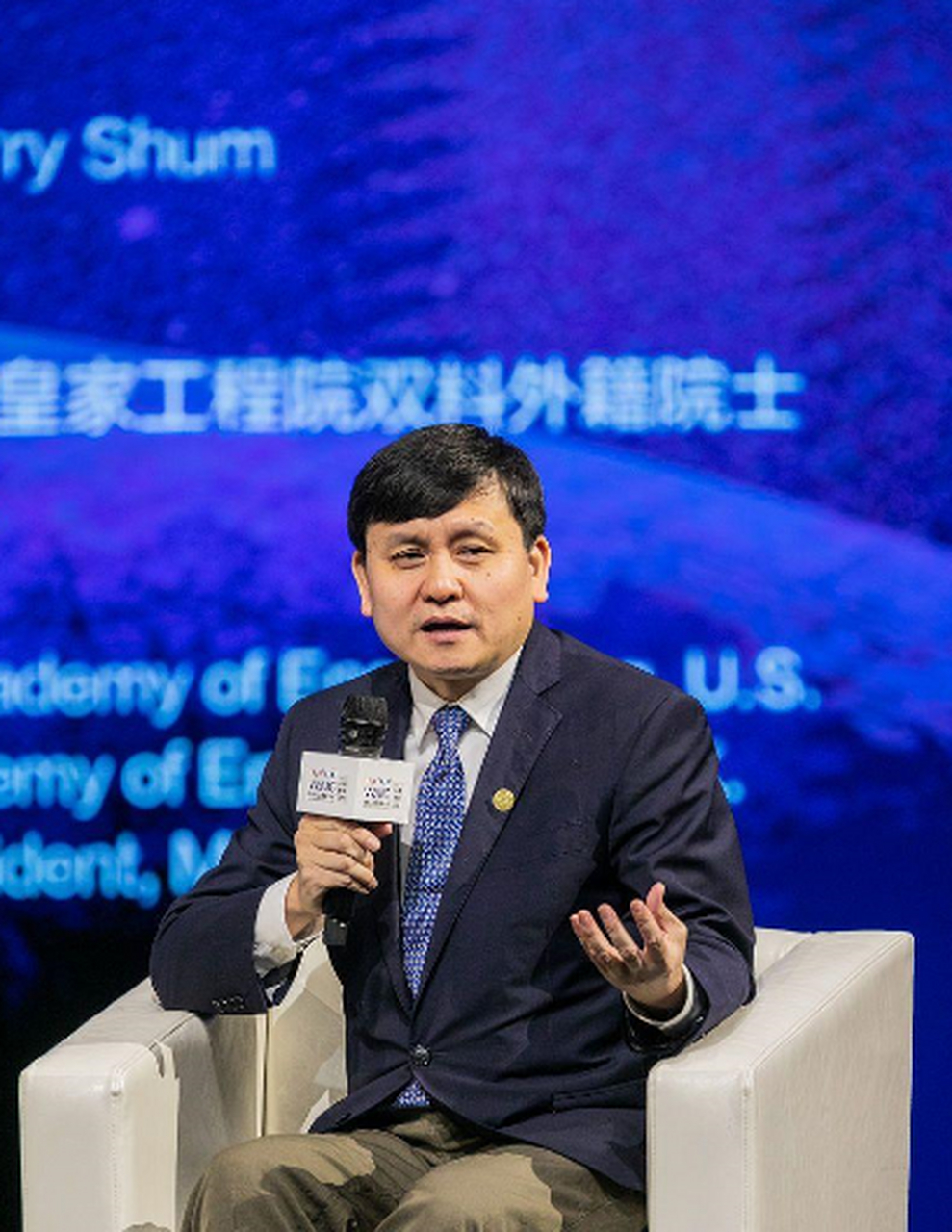 举报张文宏博士论文抄袭的是一个叫"大盛说"的微博帐号,说张文宏