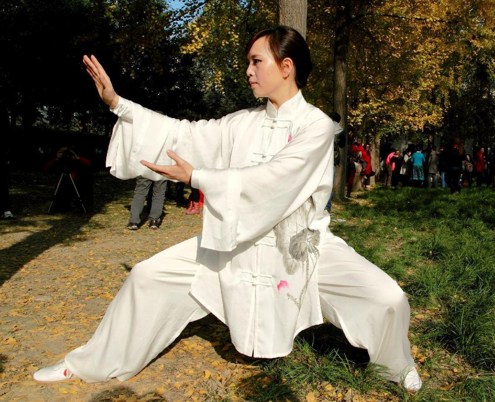 【经典健康谚语助你养生】 1,汗水没干,冷水莫沾