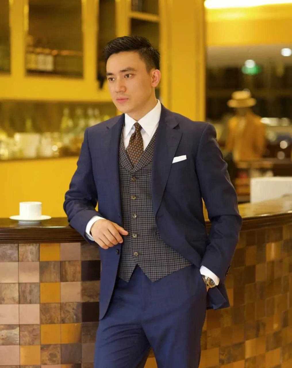 三十岁过后,请多穿西装 衣着得体是成熟男人的标配[泡泡枪] 而西装