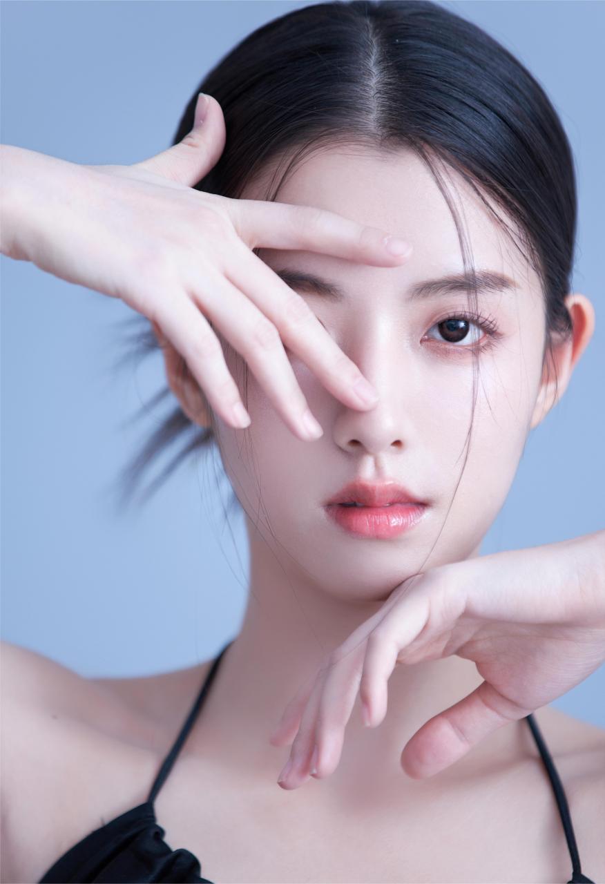 何子怡 ,在《游戏女友驾到》中饰演姜语嫣,纯欲风满满,这不就是男生心