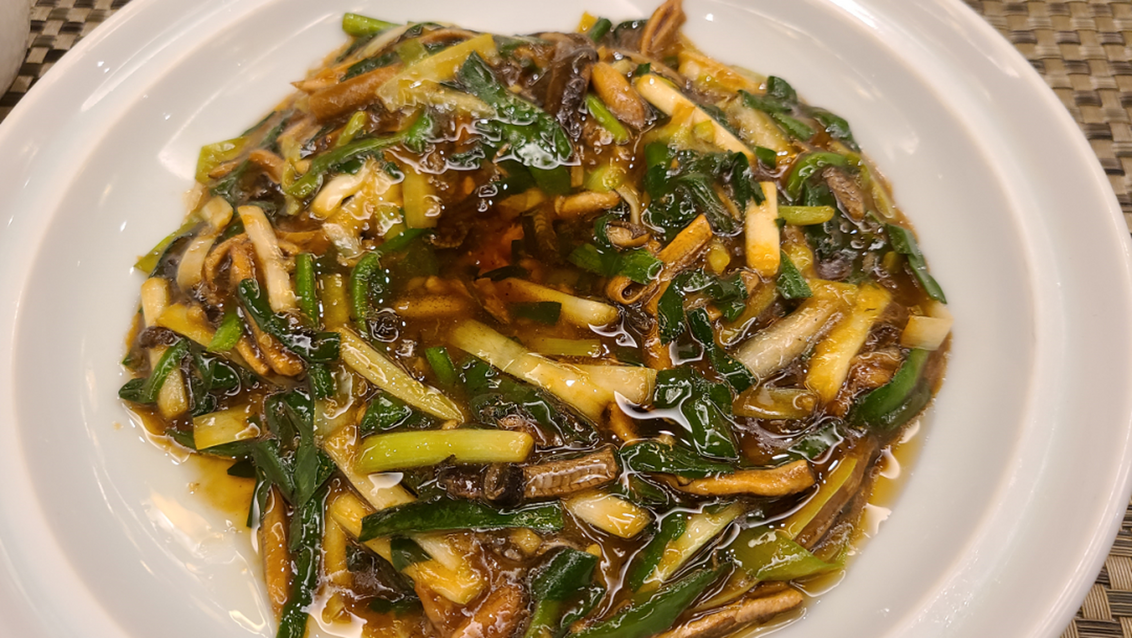 宁波特色菜之——宁式鳝糊 :  宁波人喜欢吃鳝鱼也擅于处理鳝鱼.