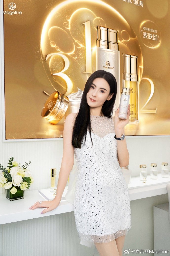 麦吉丽品牌护肤代言人张柏芝惊喜现身银泰百货杭州武林总店「麦吉丽