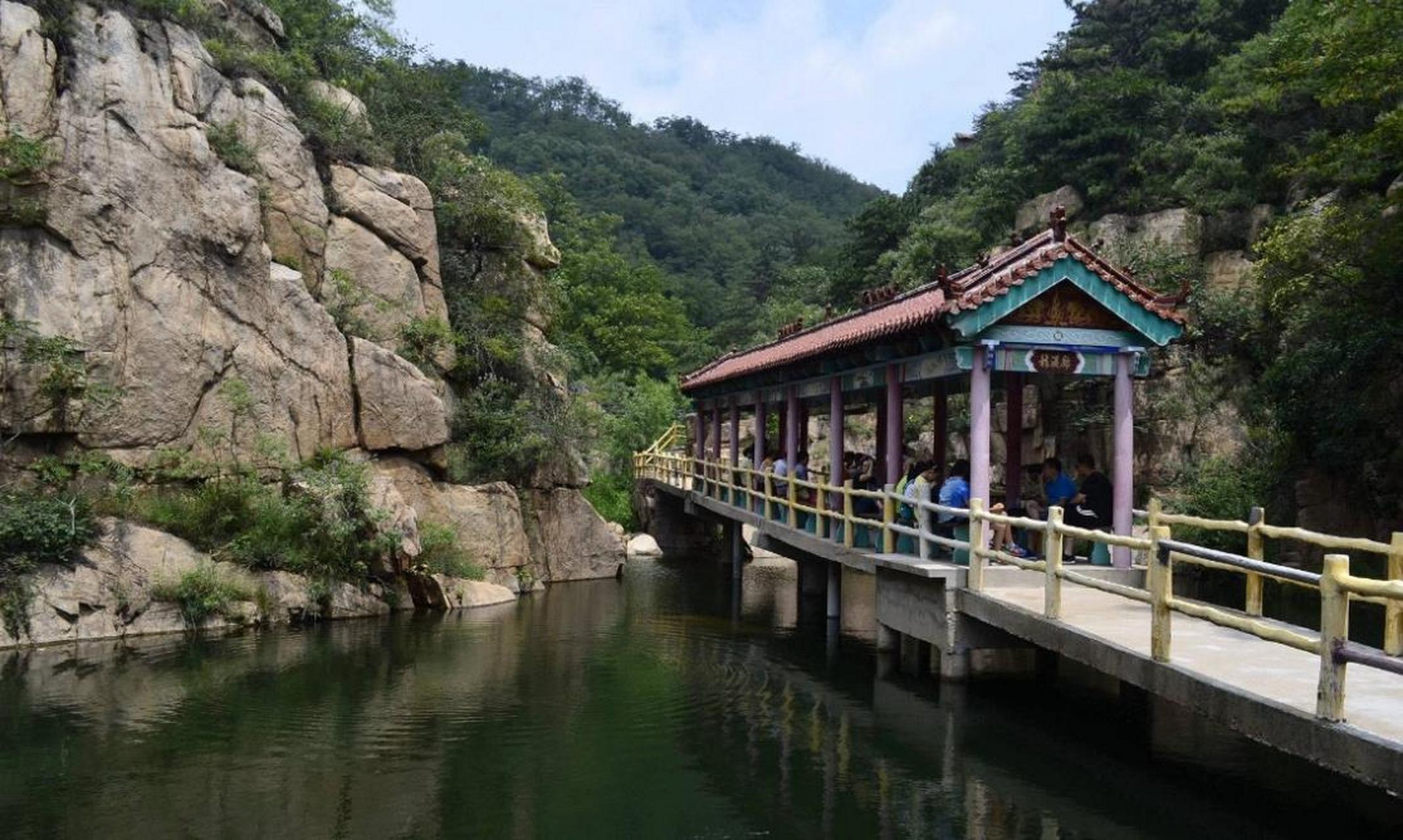 房干生态旅游区,位于济南市莱芜区北部的雪野镇房干村,是国家aaaa级