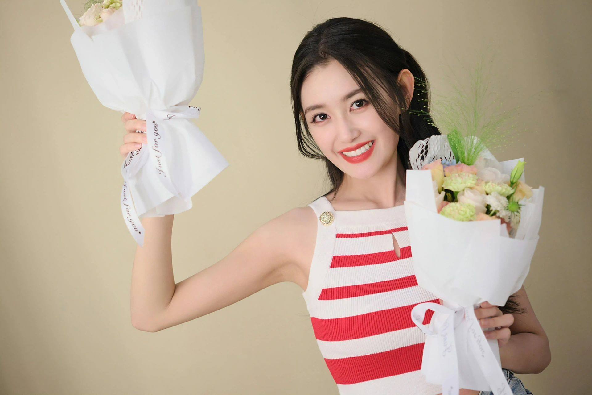 蒋依依《一拍即合的我们》穿搭来啦～ 蒋依依在里面真的性格好好,大家