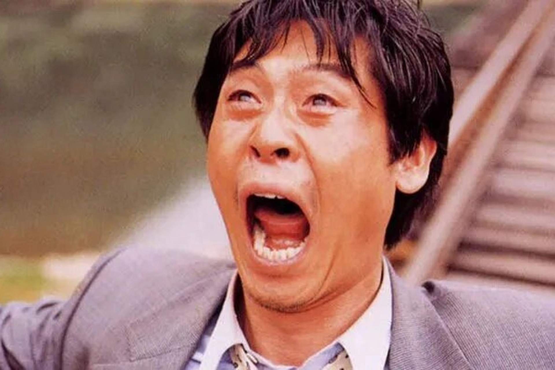 1  《薄荷糖》是一部由韩国导演李沧东执导的电影,以其独特的叙事风格