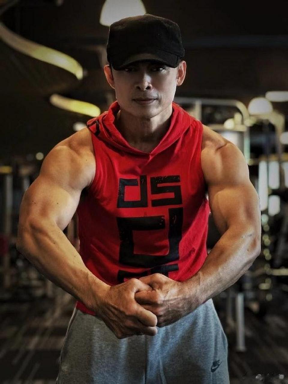 50岁樊少皇演牛魔王身形劲过三十年前《力王》,震惊网民!