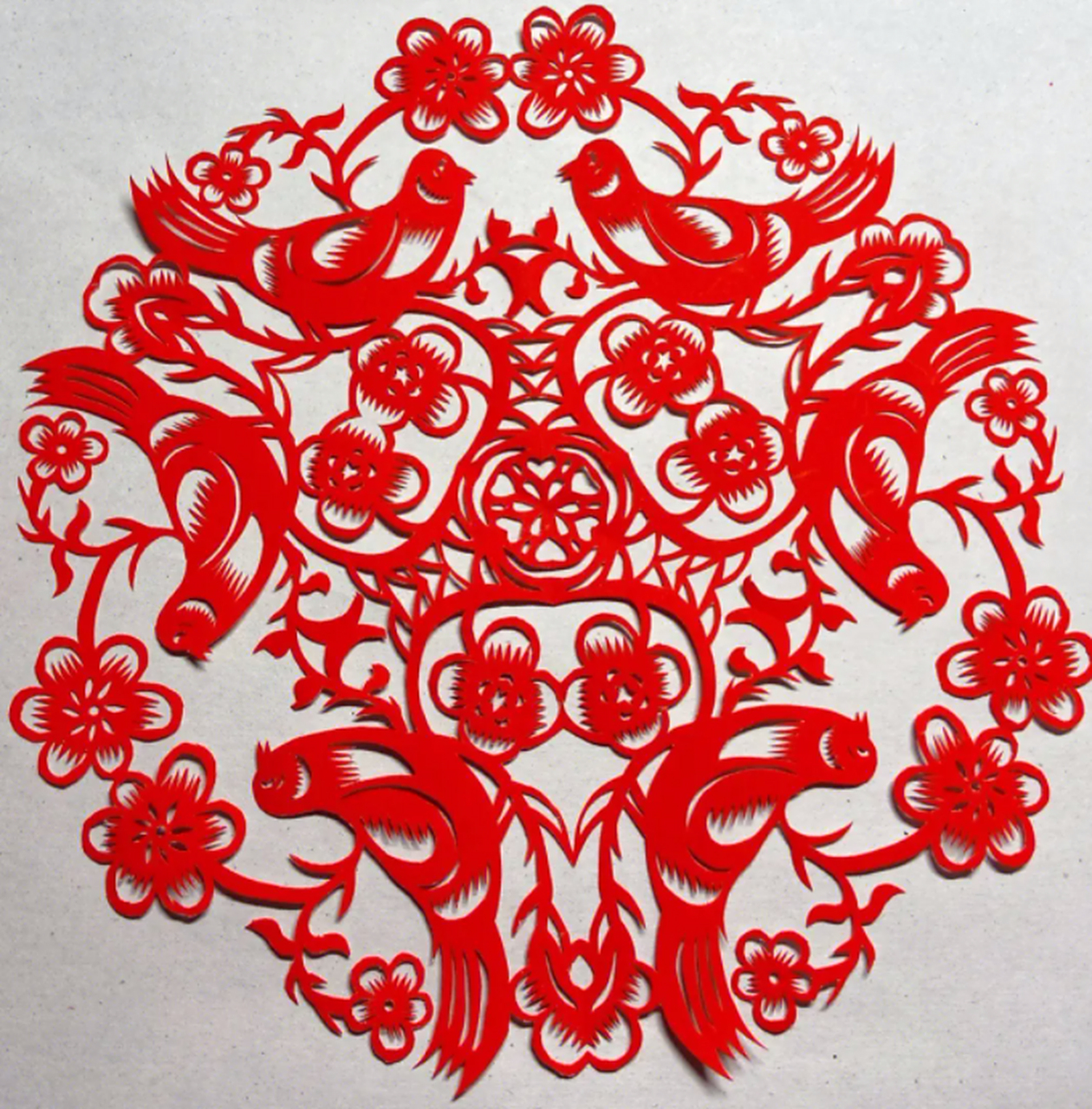 剪纸,一种极具东方特色的传统手工艺品,以其独特的风格和精湛的技艺