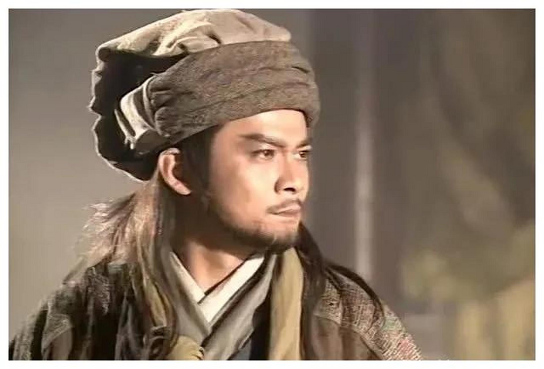 黄日华版本的"乔峰"为啥一直戴着帽子呢?