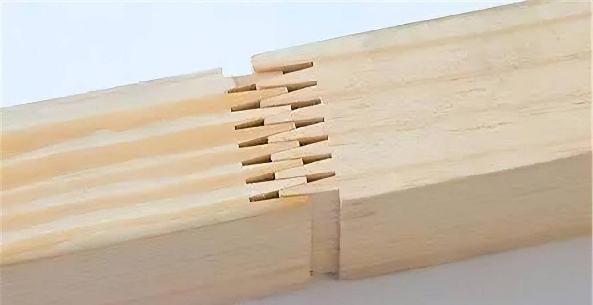 实木指接板,又名集成板,集成材,指接材,指接板由多块木板拼接而成