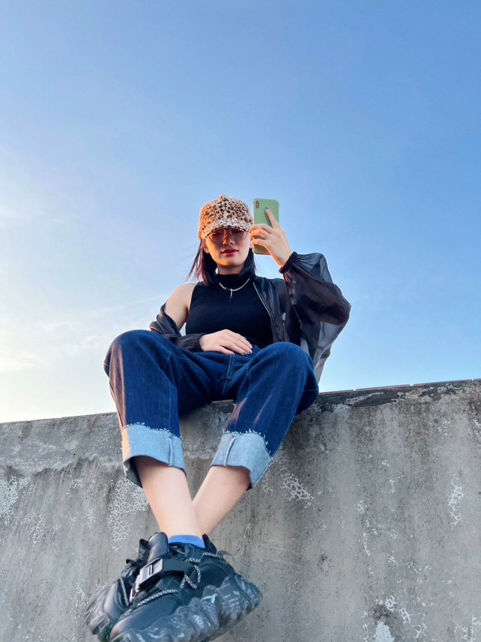 天台拍照姿势合集,广角镜头下的微锥牛仔裤 	 92天台广角拍照要点