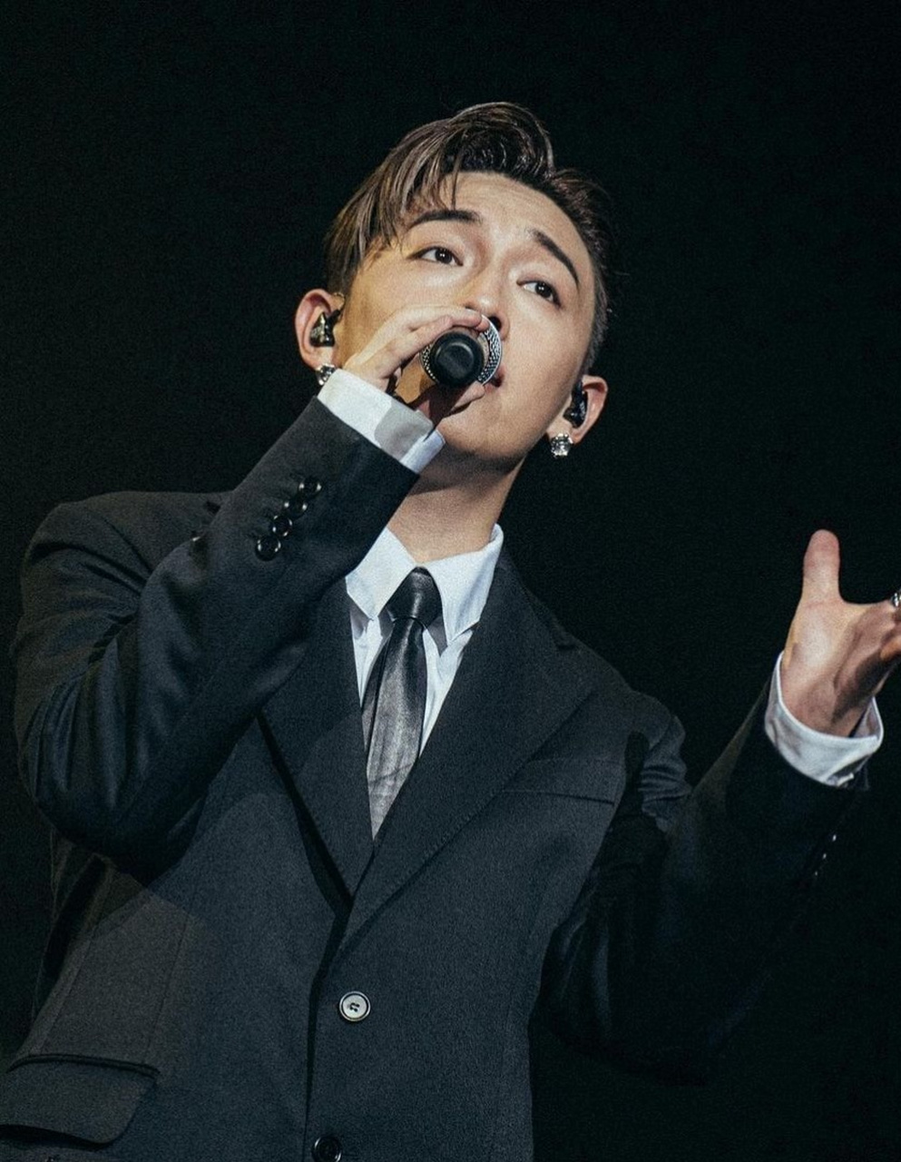 mc张天赋回归初心  mc张天赋早年在街头进行过busking演唱,后来因为