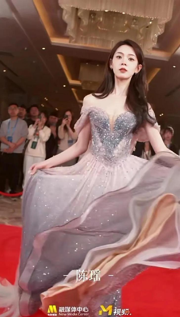女星们的"惯性镜头感"如何,在这次电影红毯慢镜头下一目了然.