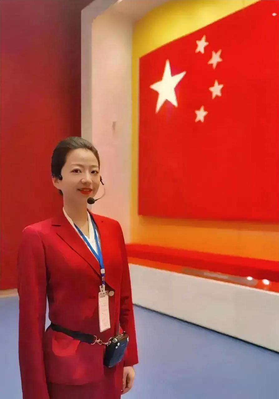 这位美女讲解员在为老马讲解的时候,她说历史潮流浩浩荡荡,顺之者昌