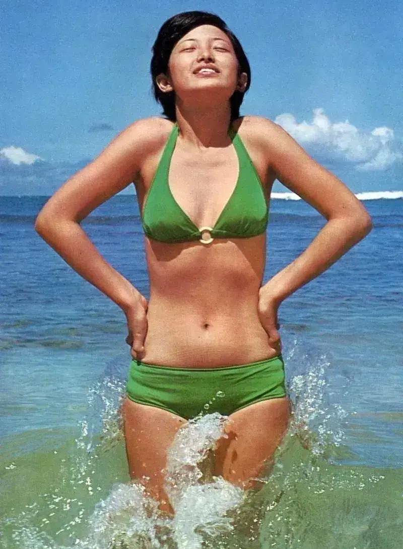 【山口百惠罕见泳装照片大曝光.@小叮当故事集的动态