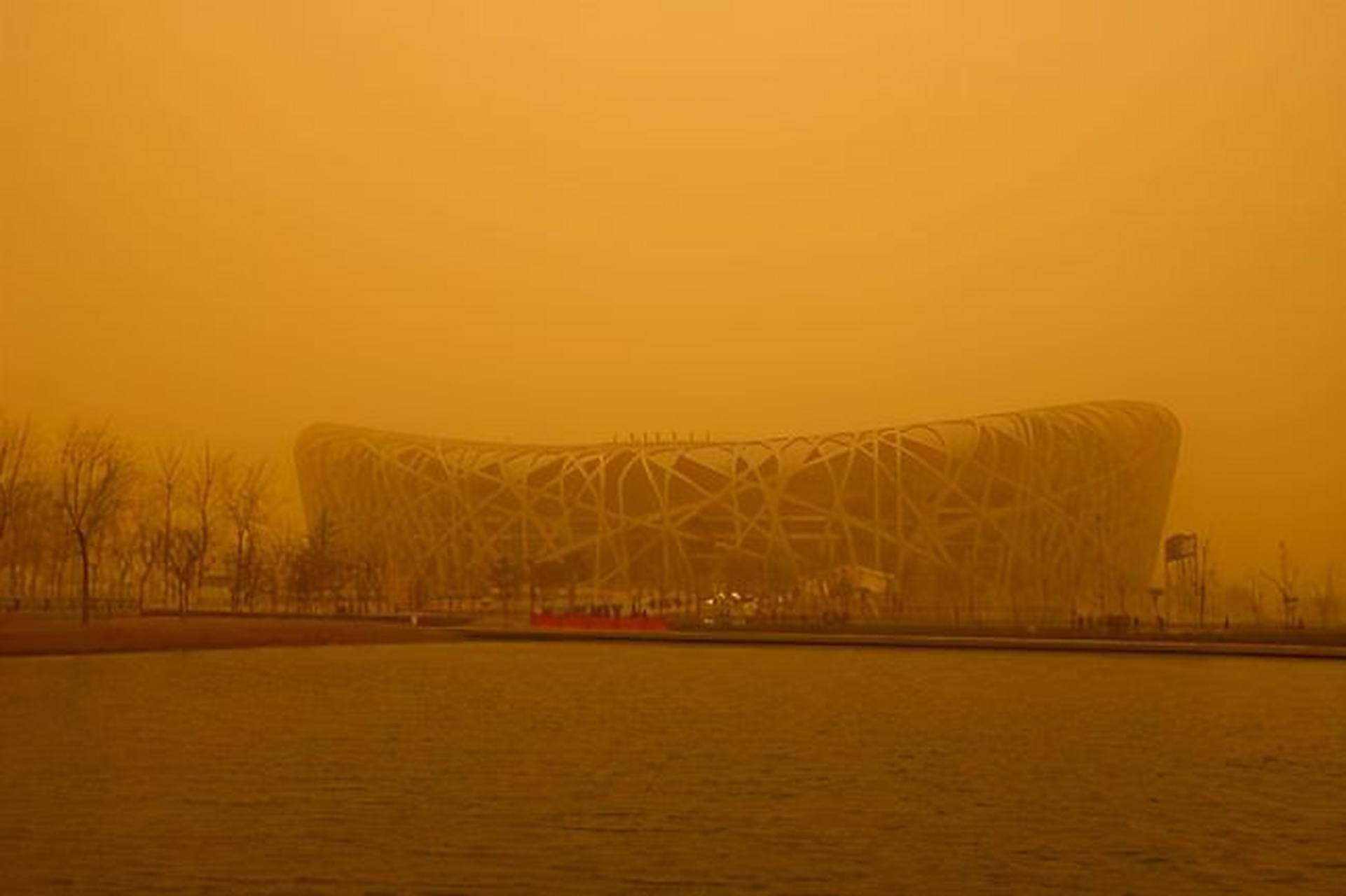 #北京沙尘暴来袭# #情感#  北京沙尘暴来袭,大家一定要注意防护, 非必