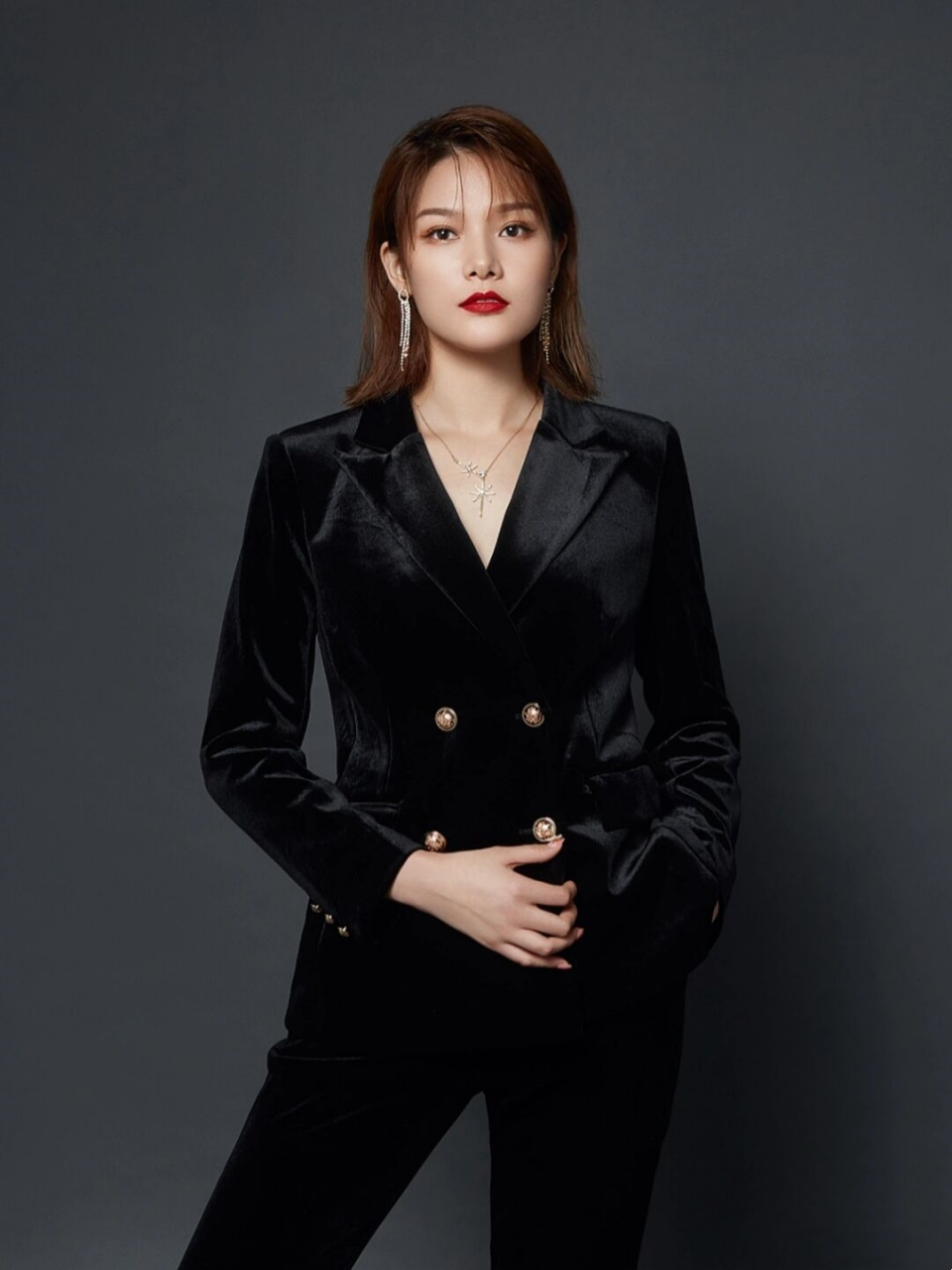 极具说服力的职场名片 定期更新个人形象照 让照片时刻展现你的职场