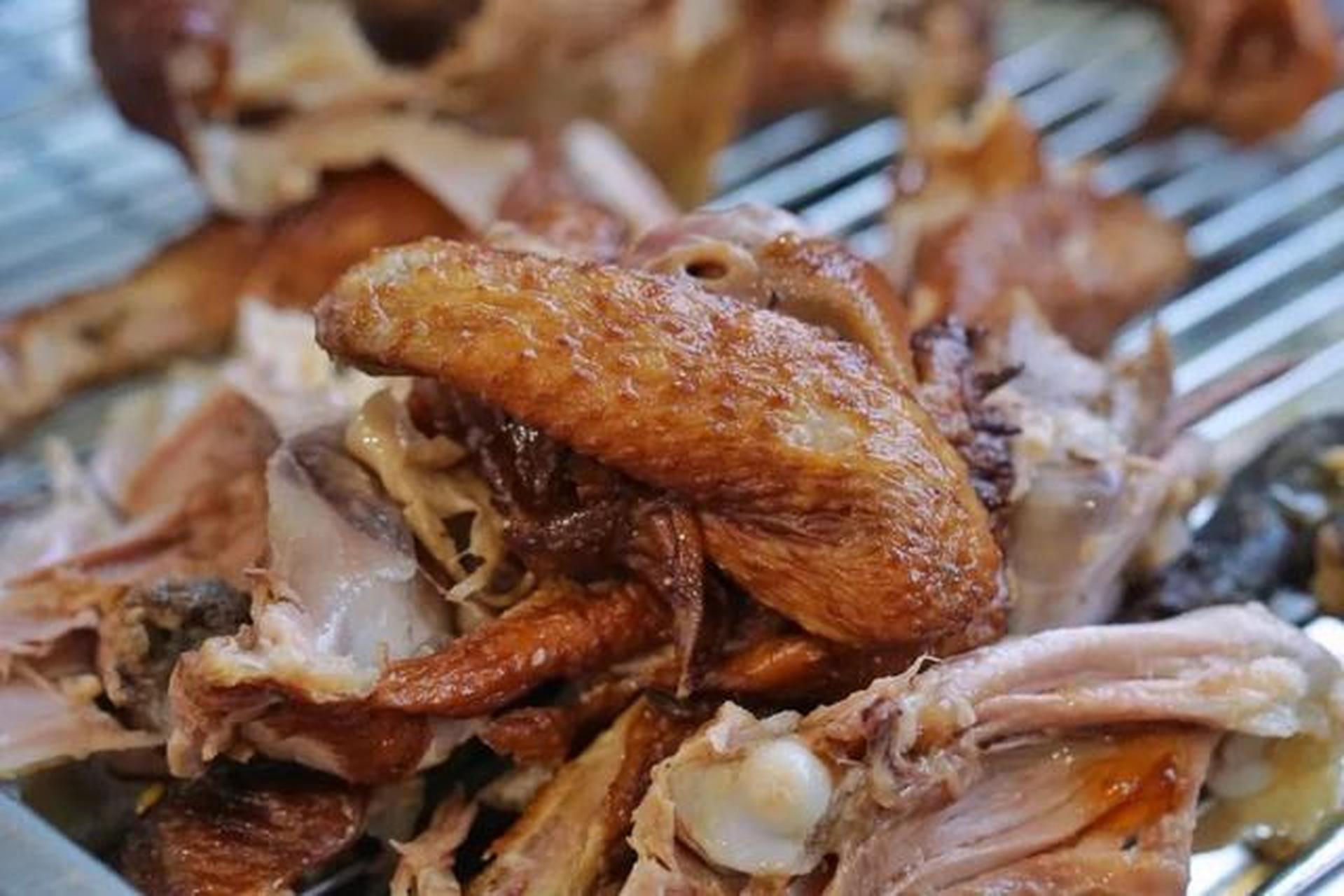 南阳特产——郭滩烧鸡  在唐河县郭滩烧鸡远近闻名,素有"肉质鲜嫩""