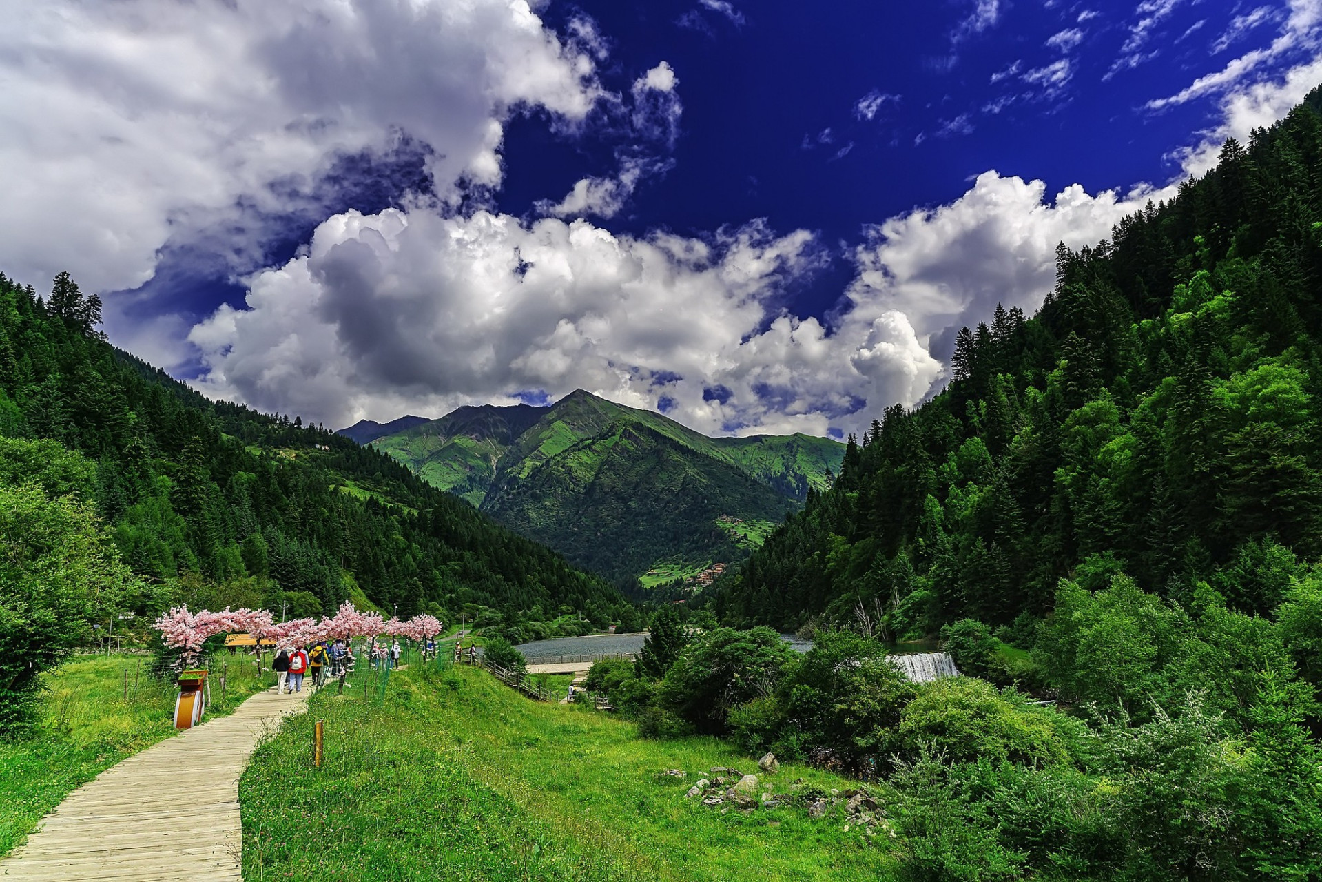 泽娜措  达古冰川位于四川省阿坝藏族羌族自治州黑水县芦花镇马桥