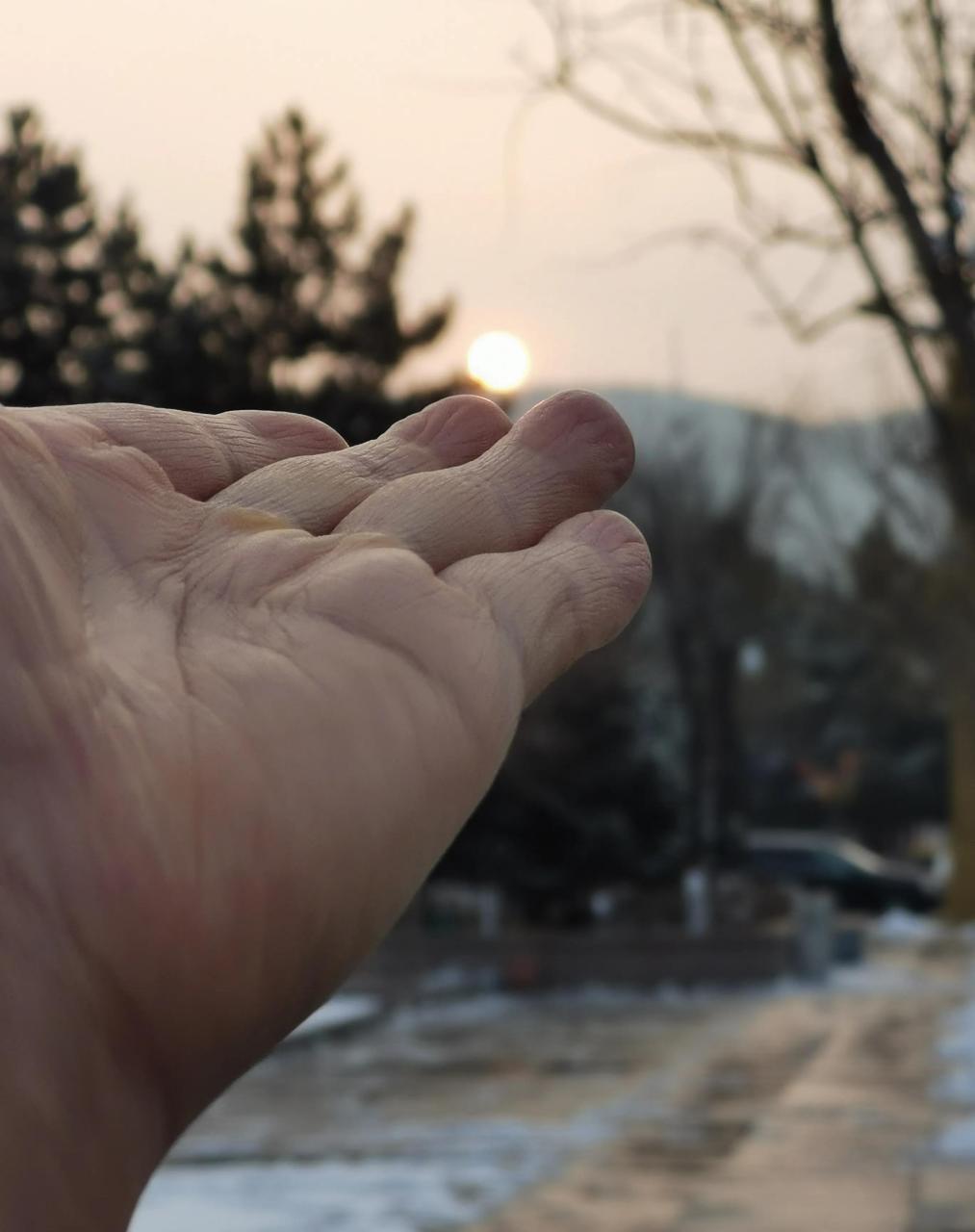 我感觉我撑不住了,身体越来越差,不想动,不想干活,不想说话,就想一个