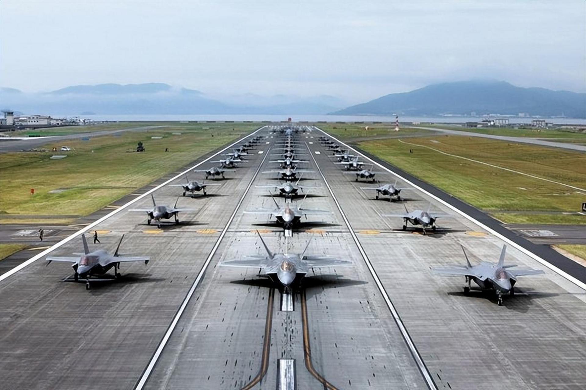 驻日美军岩国基地在4月15日举行了开放活动,岩国基地美国在日本最大的