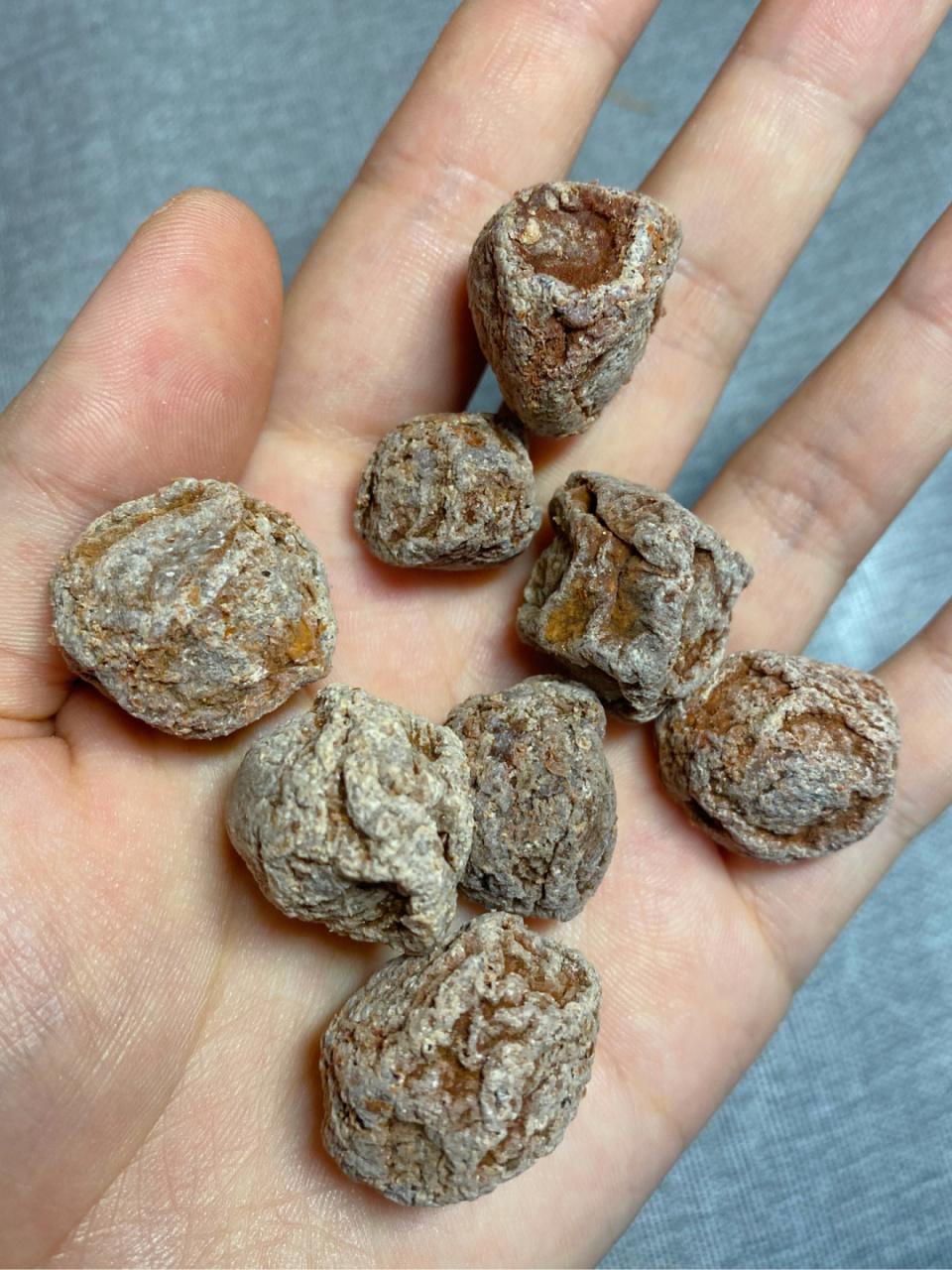 洱宝话梅!核比较大!我感觉可以含在嘴里一下午哈哈!很酸很过瘾!