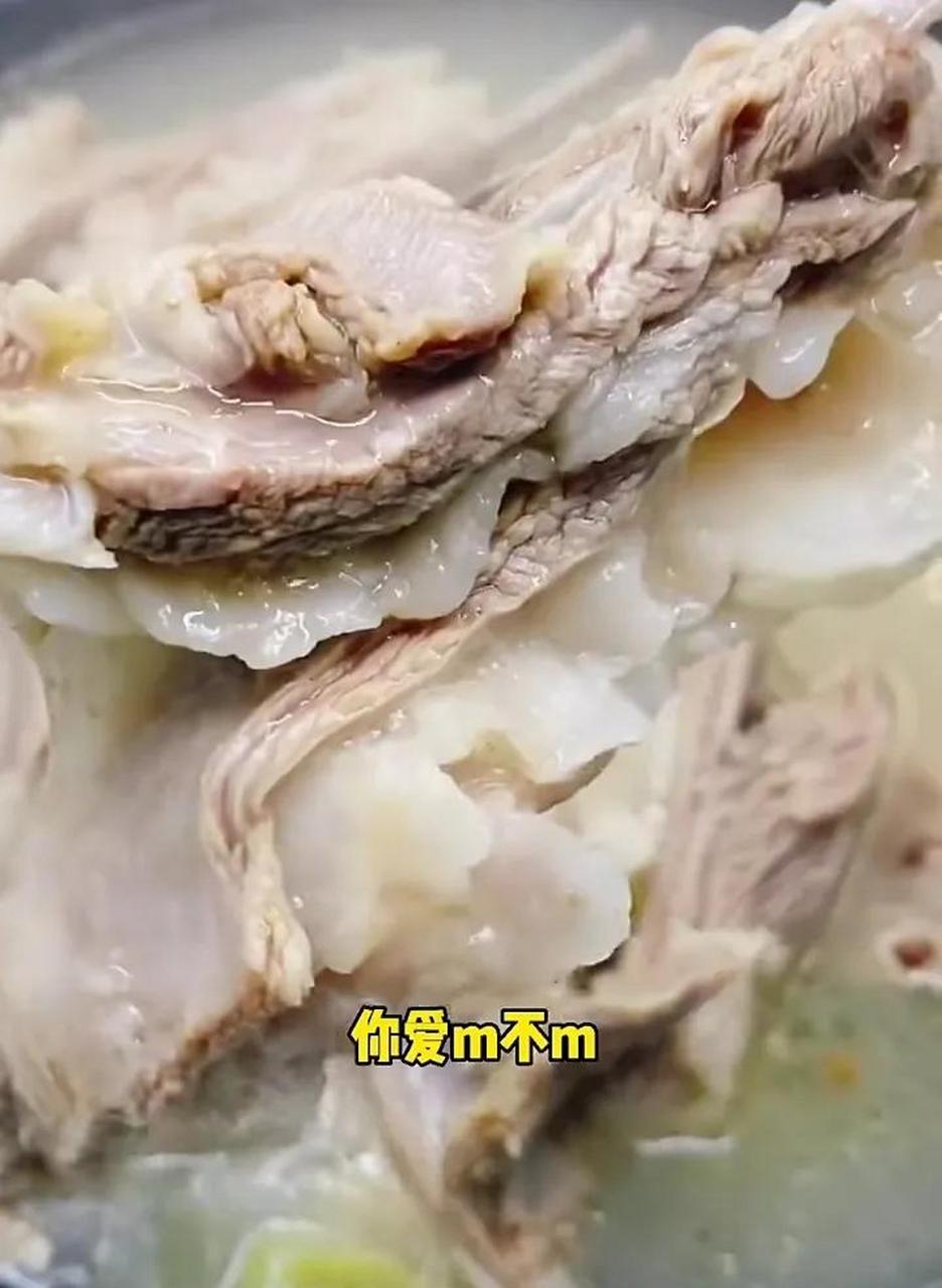 毛子哥又开始粗暴式营销了,他说:我的肉不是说非得让谁来买,顺丰包邮